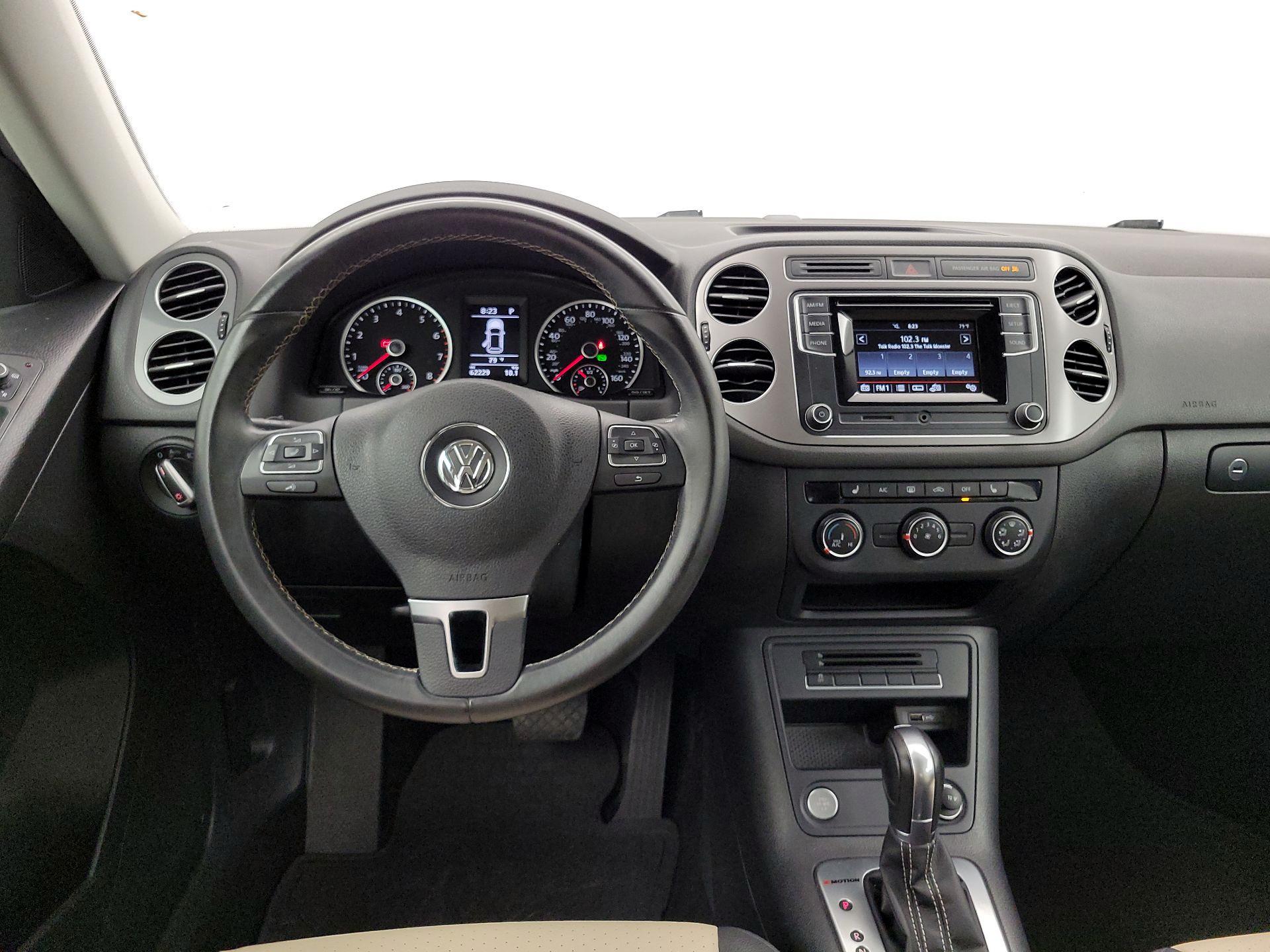 Thumbnail: 2016 Volkswagen Tiguan - 10