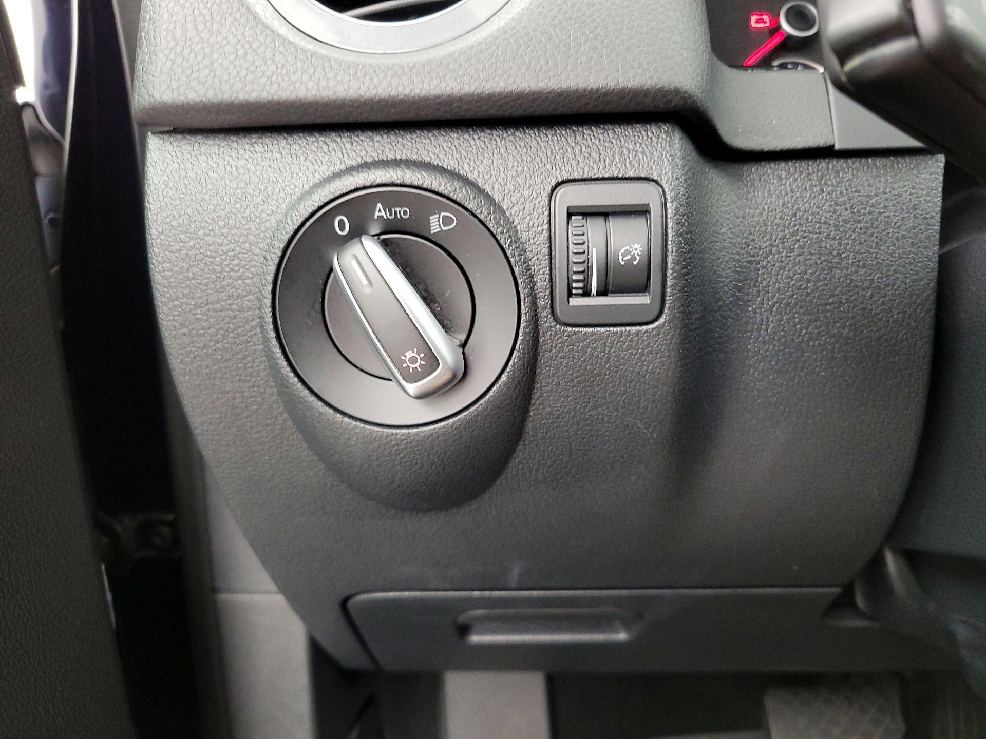 Thumbnail: 2016 Volkswagen Tiguan - 13