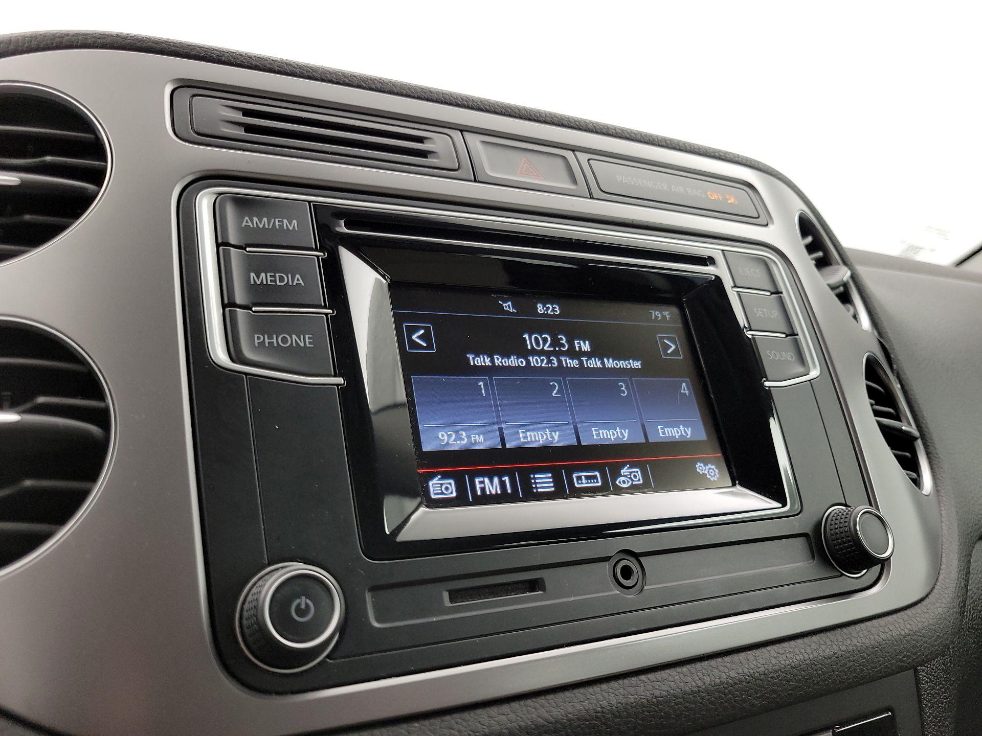 Thumbnail: 2016 Volkswagen Tiguan - 15