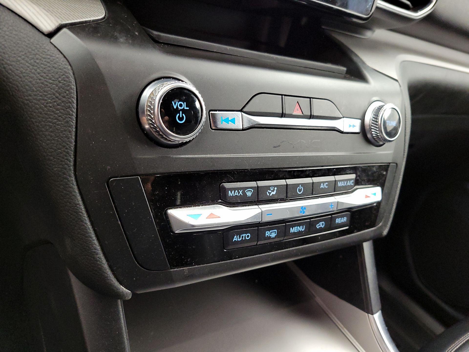 Thumbnail: 2020 Ford Explorer - 16