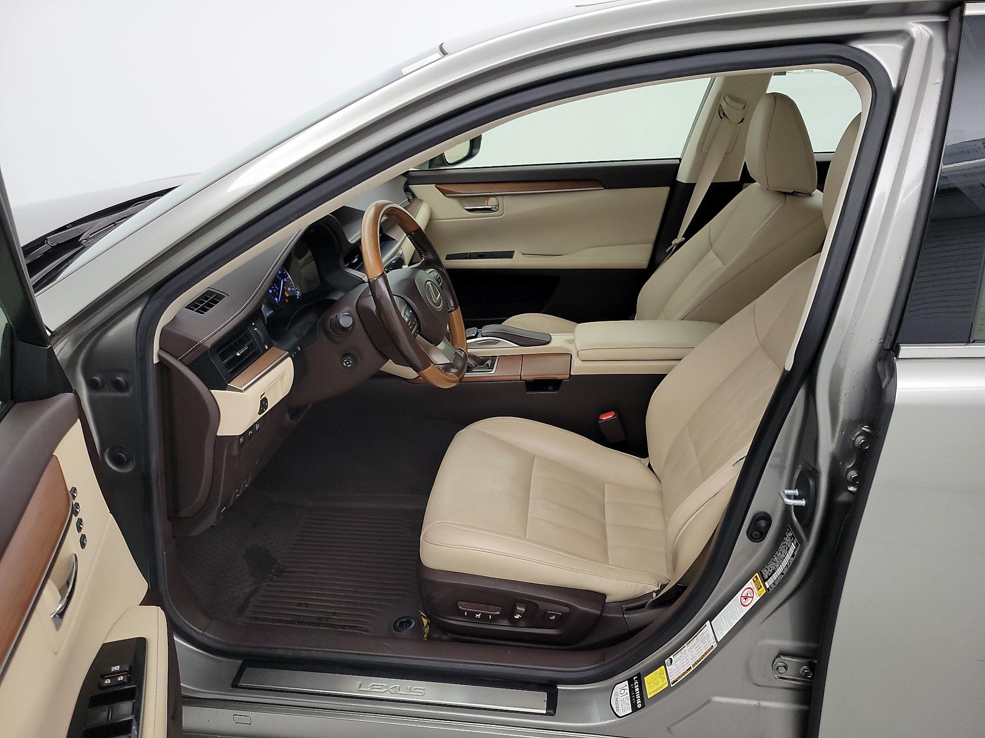 Thumbnail: 2018 Lexus ES - 11
