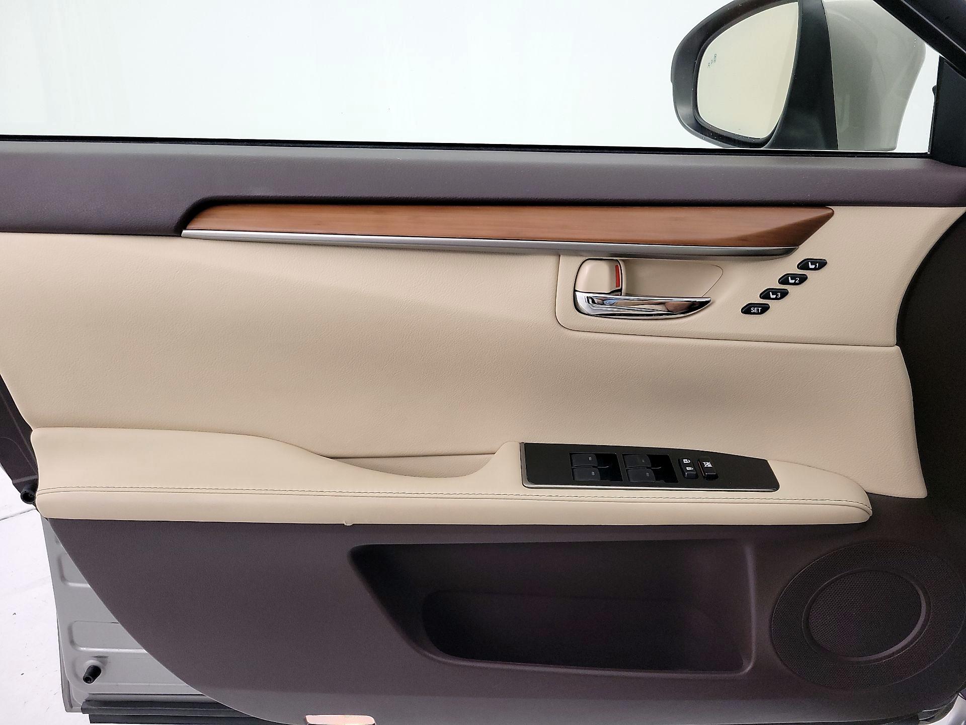 Thumbnail: 2018 Lexus ES - 12