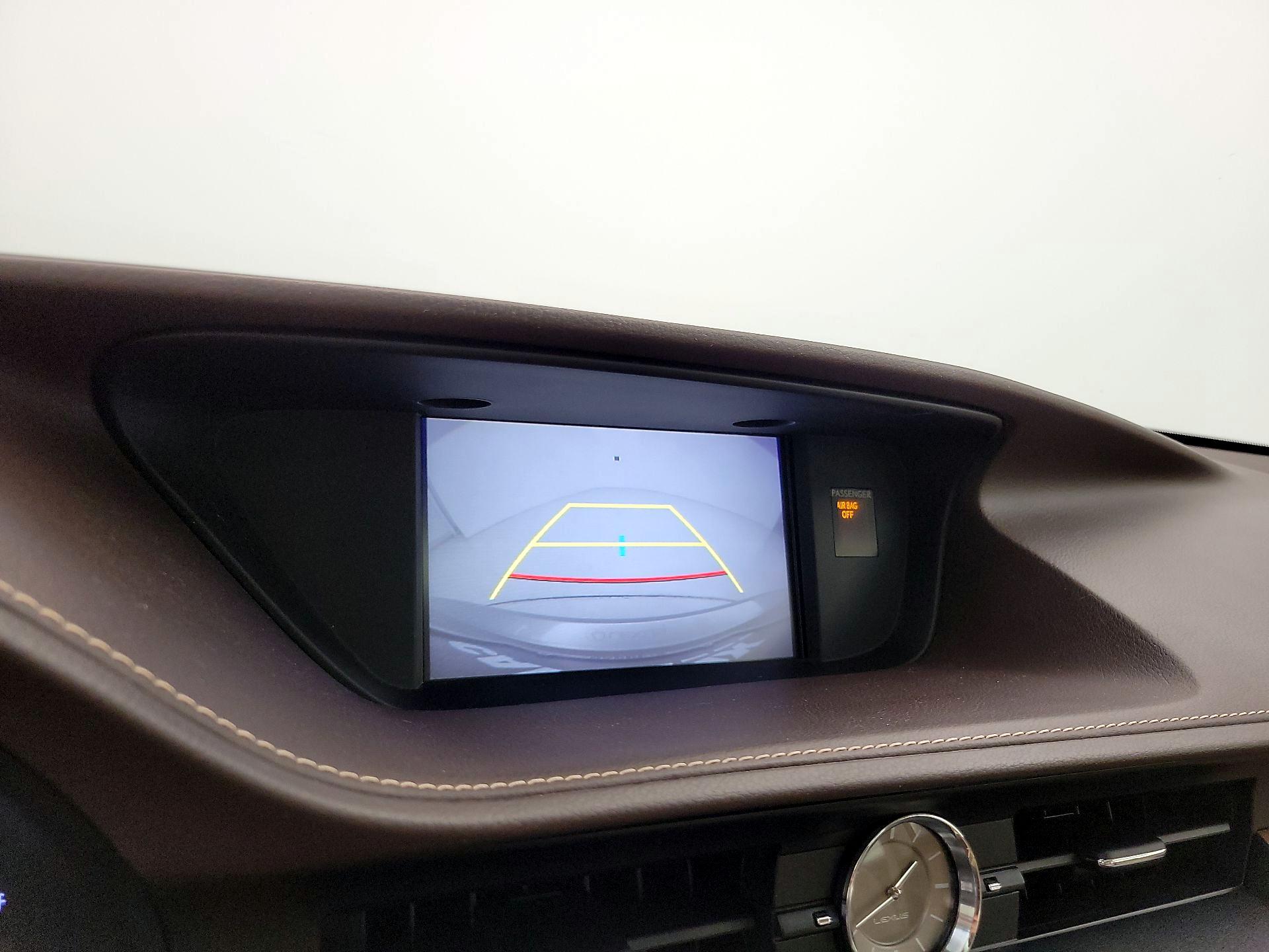 Thumbnail: 2018 Lexus ES - 15