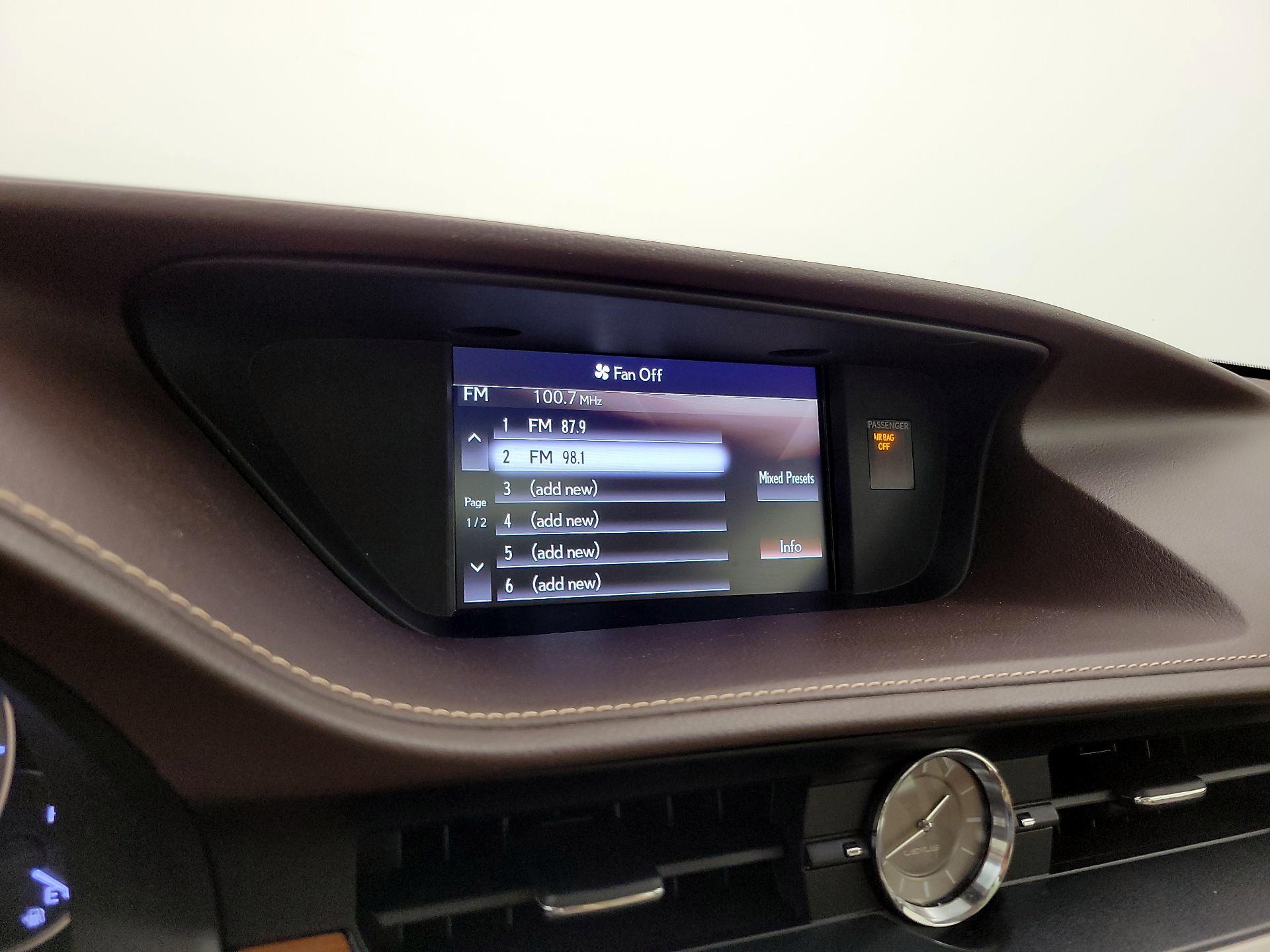 Thumbnail: 2018 Lexus ES - 16