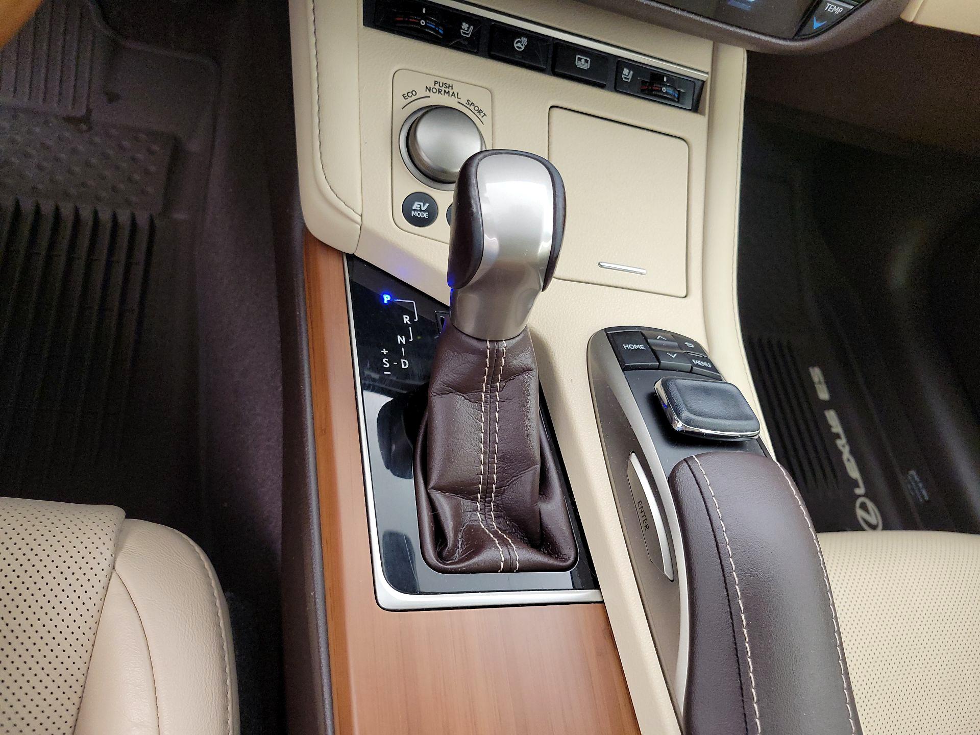 Thumbnail: 2018 Lexus ES - 18