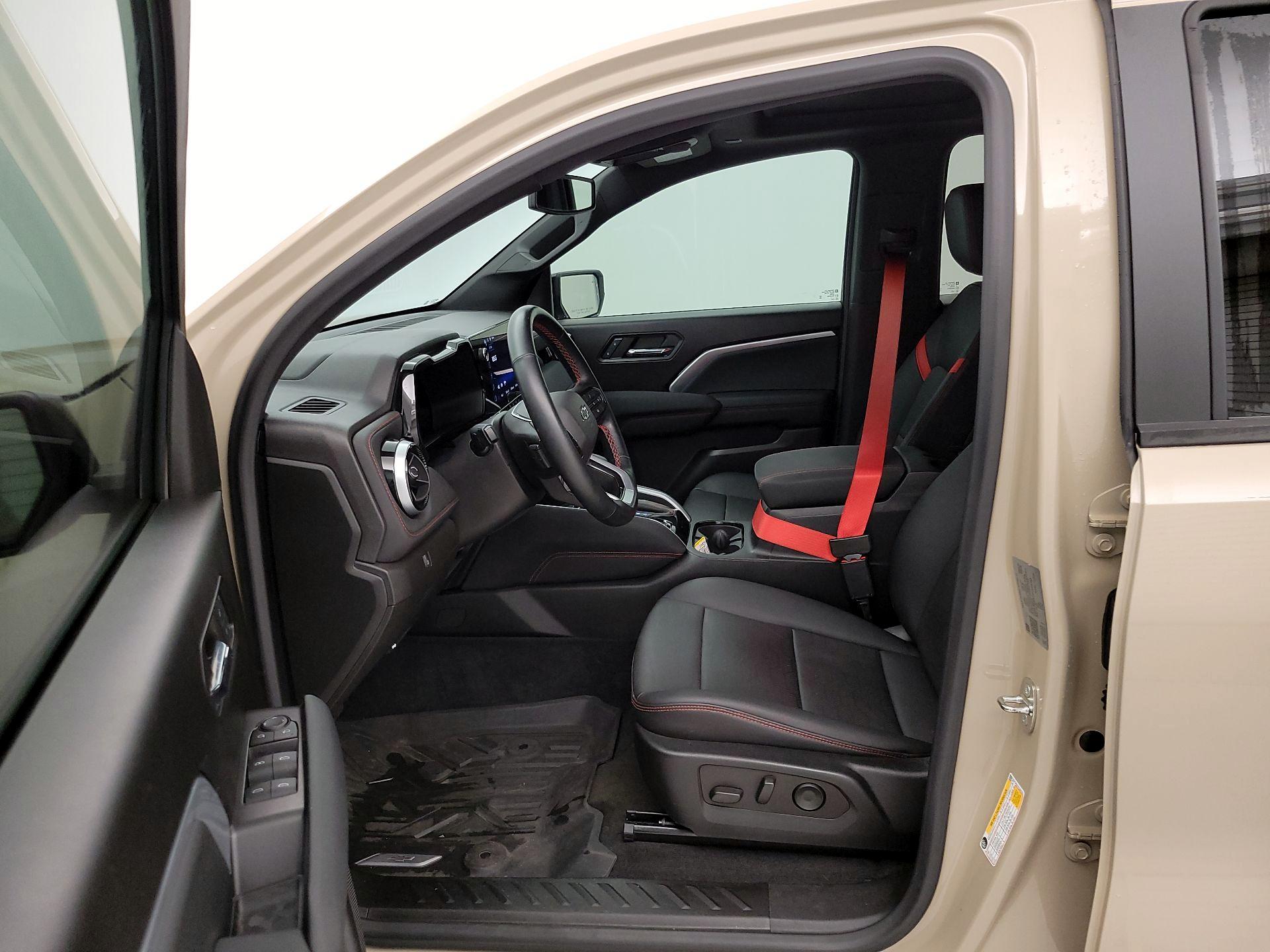 Thumbnail: 2023 Chevrolet Colorado - 11