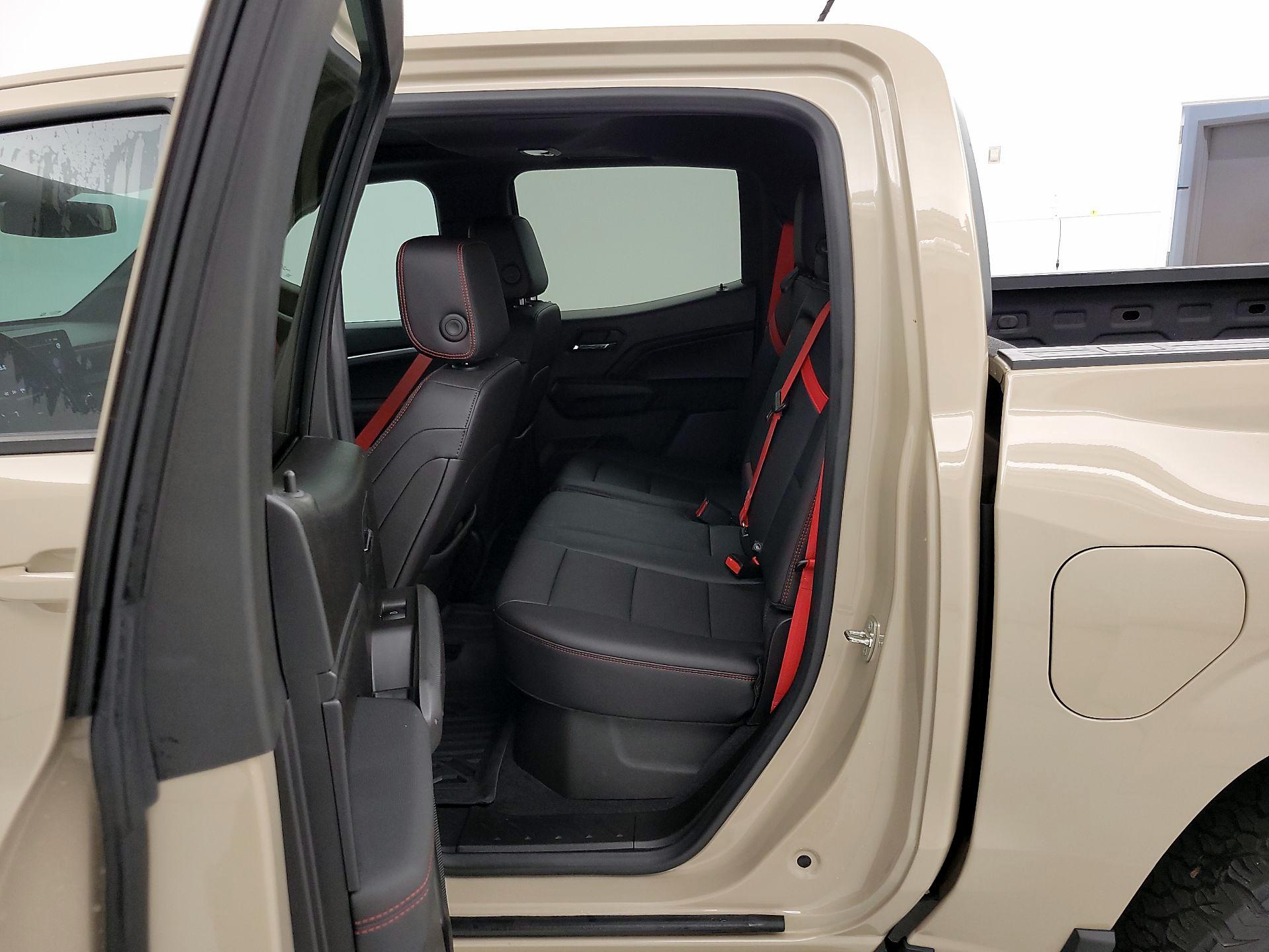 Thumbnail: 2023 Chevrolet Colorado - 20