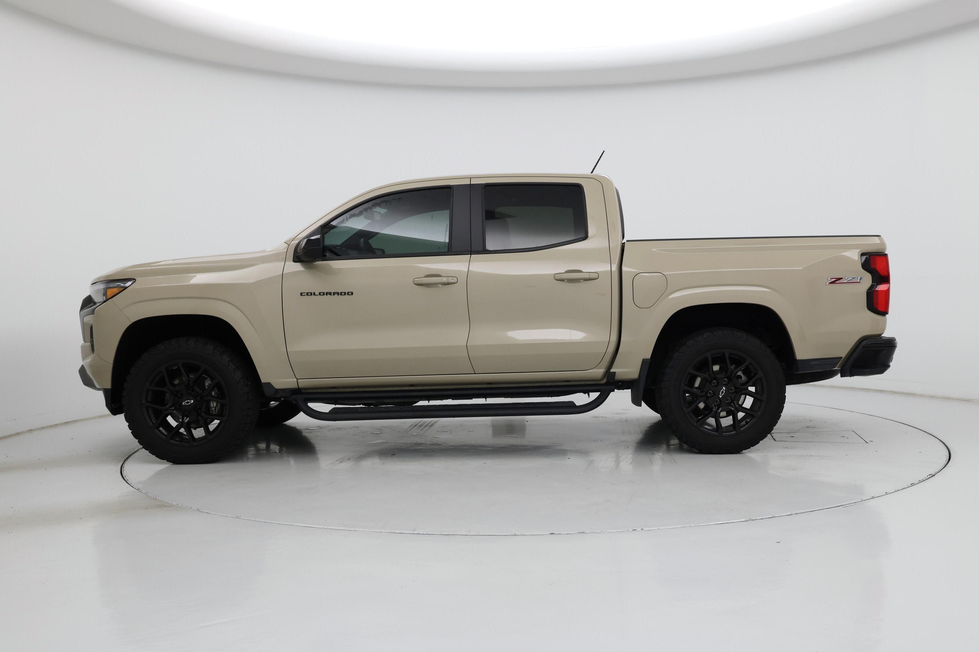 Thumbnail: 2023 Chevrolet Colorado - 3