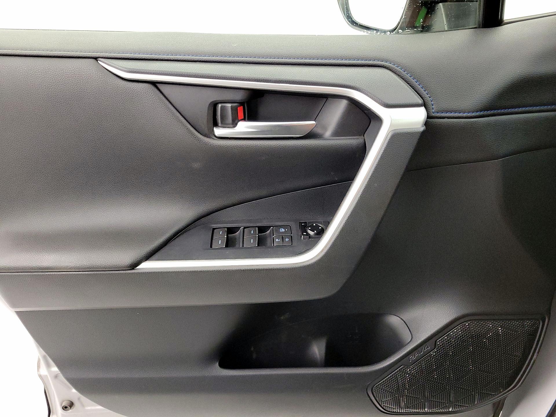 Thumbnail: 2019 Toyota RAV4 - 12