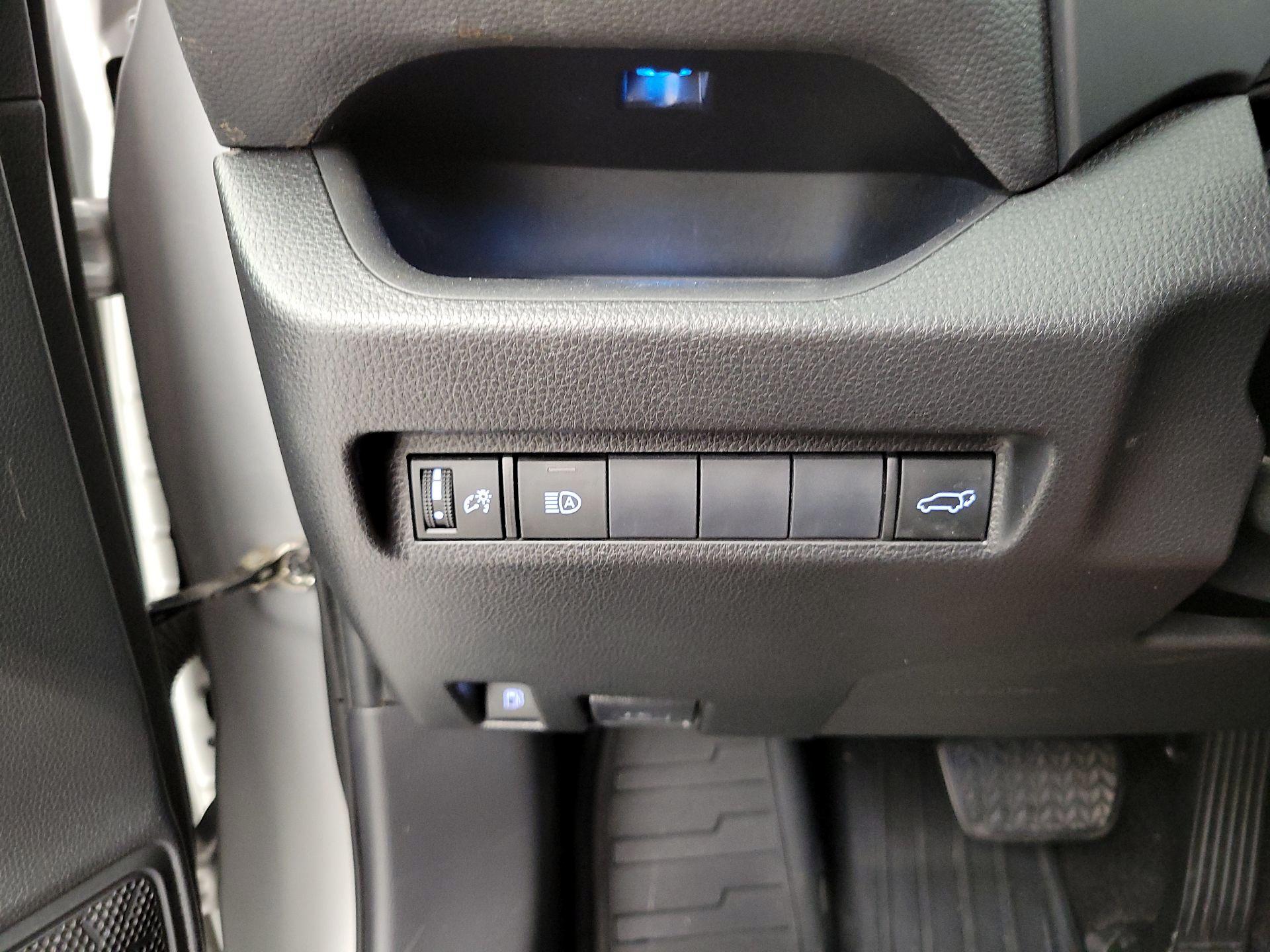 Thumbnail: 2019 Toyota RAV4 - 13