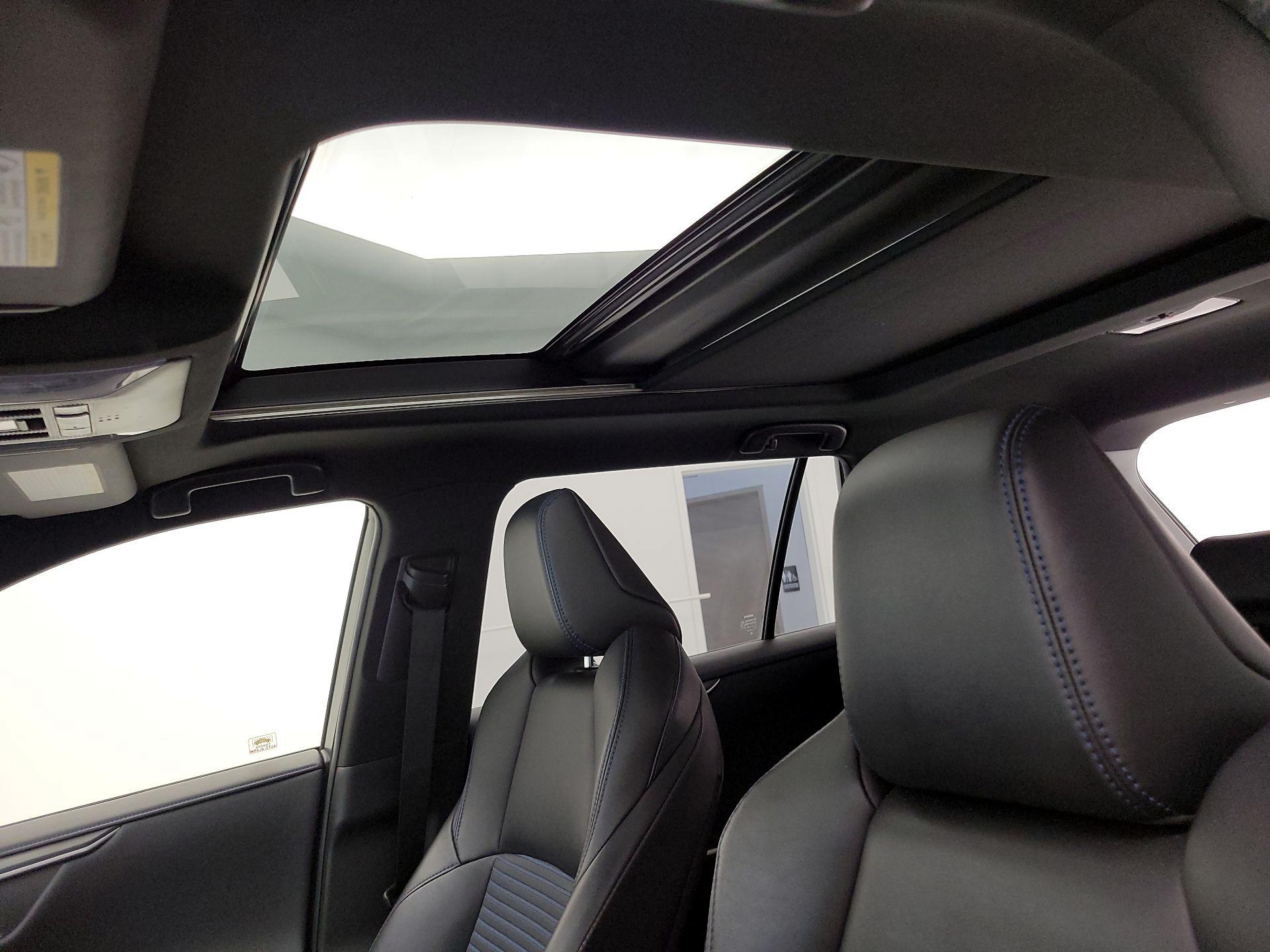 Thumbnail: 2019 Toyota RAV4 - 20