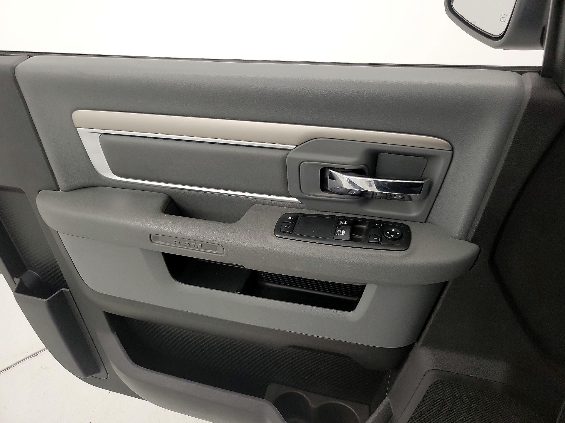 Thumbnail: 2019 RAM 1500 Classic - 12