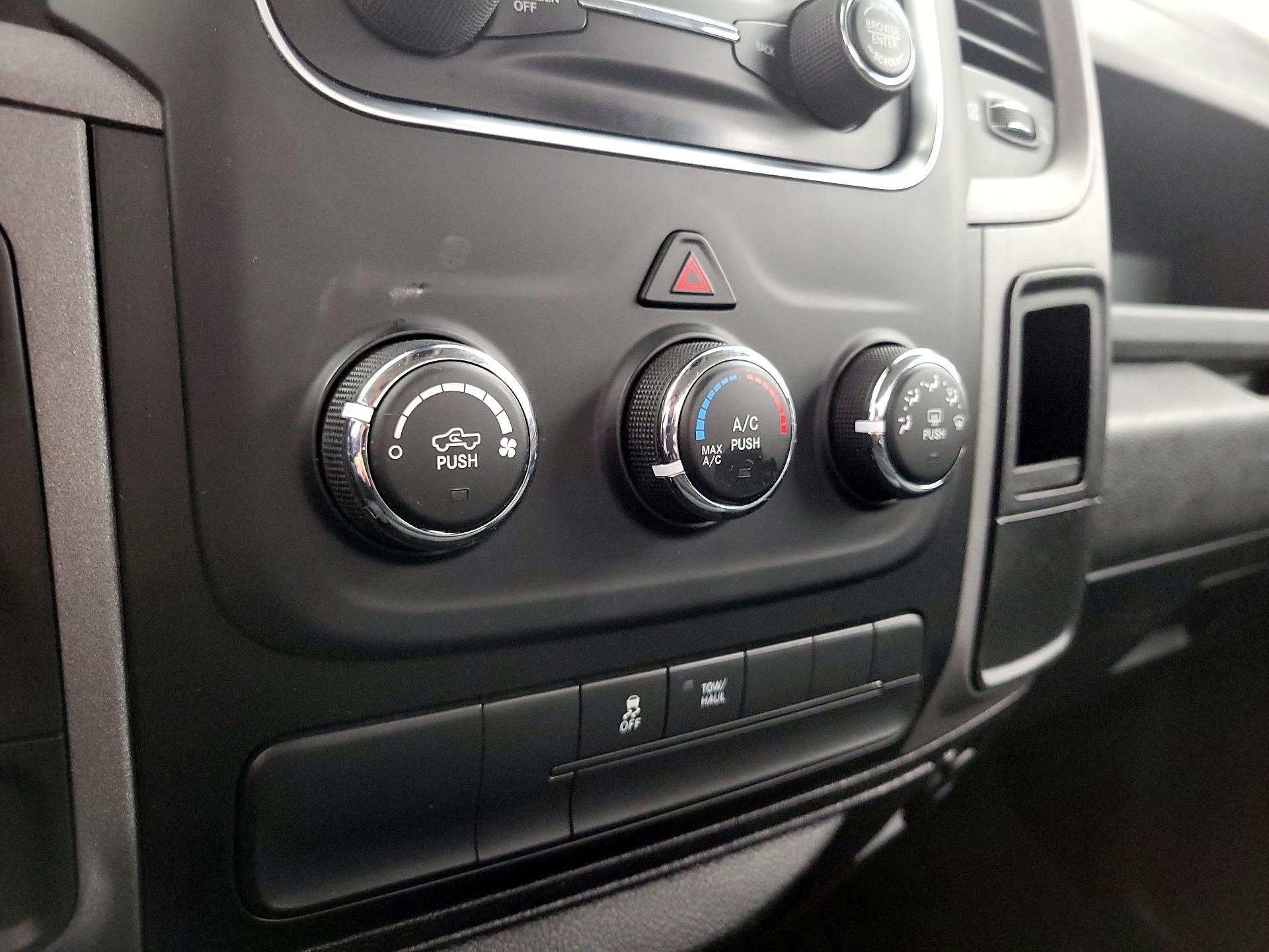 Thumbnail: 2019 RAM 1500 Classic - 16