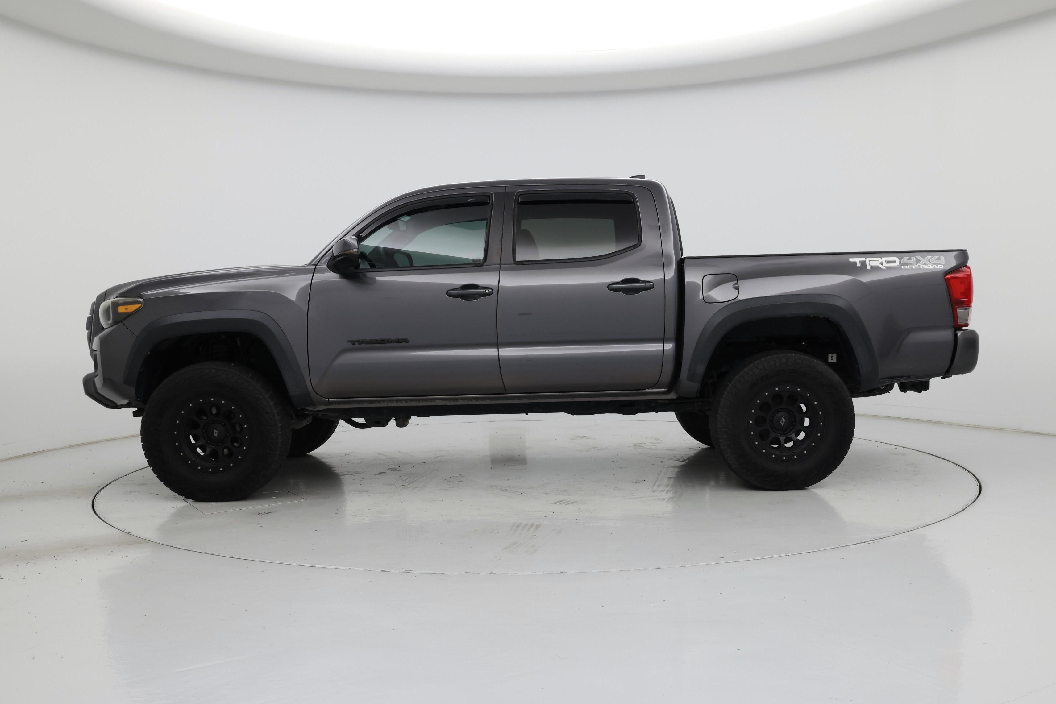 Thumbnail: 2017 Toyota Tacoma - 3