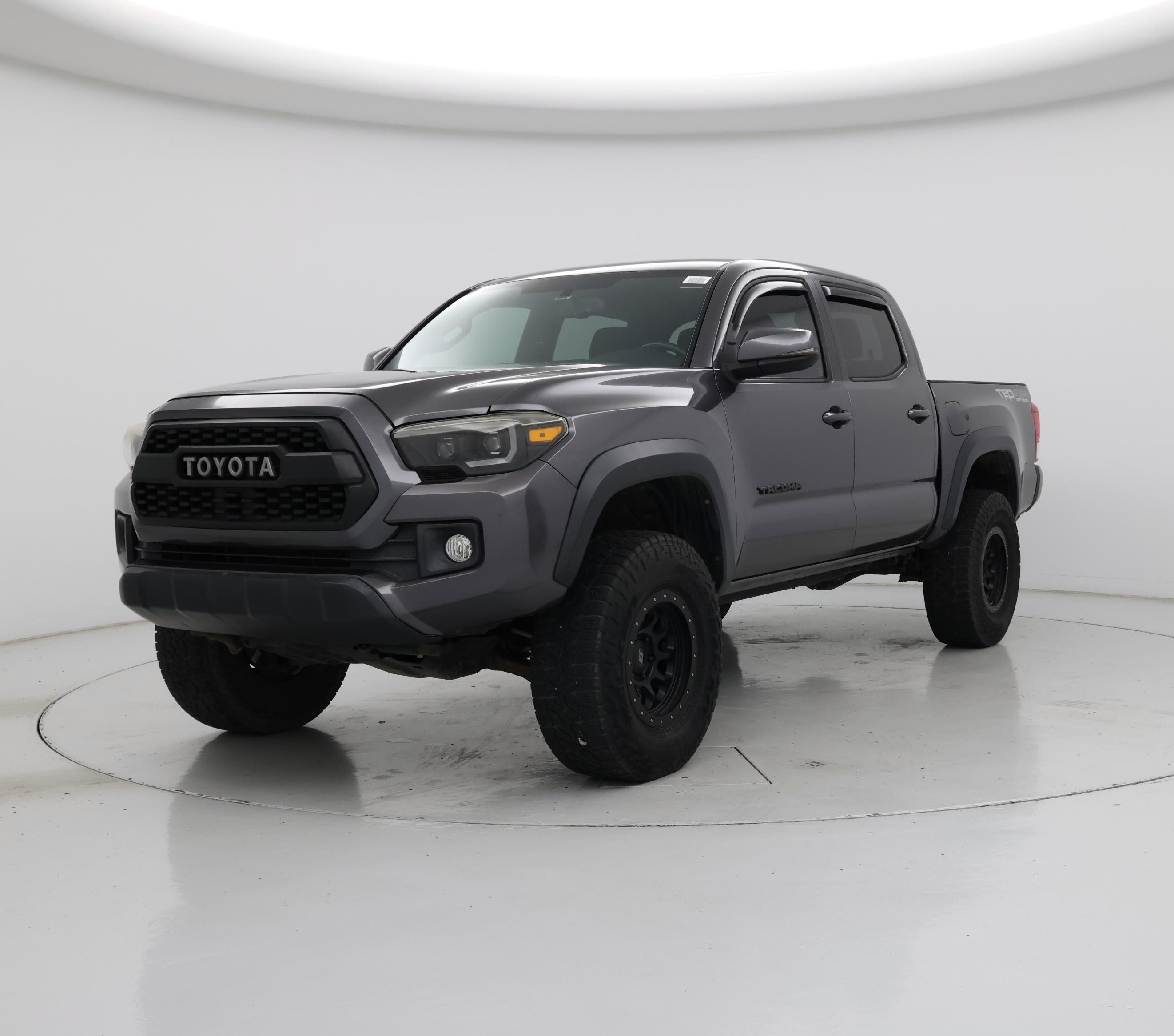 Thumbnail: 2017 Toyota Tacoma - 4