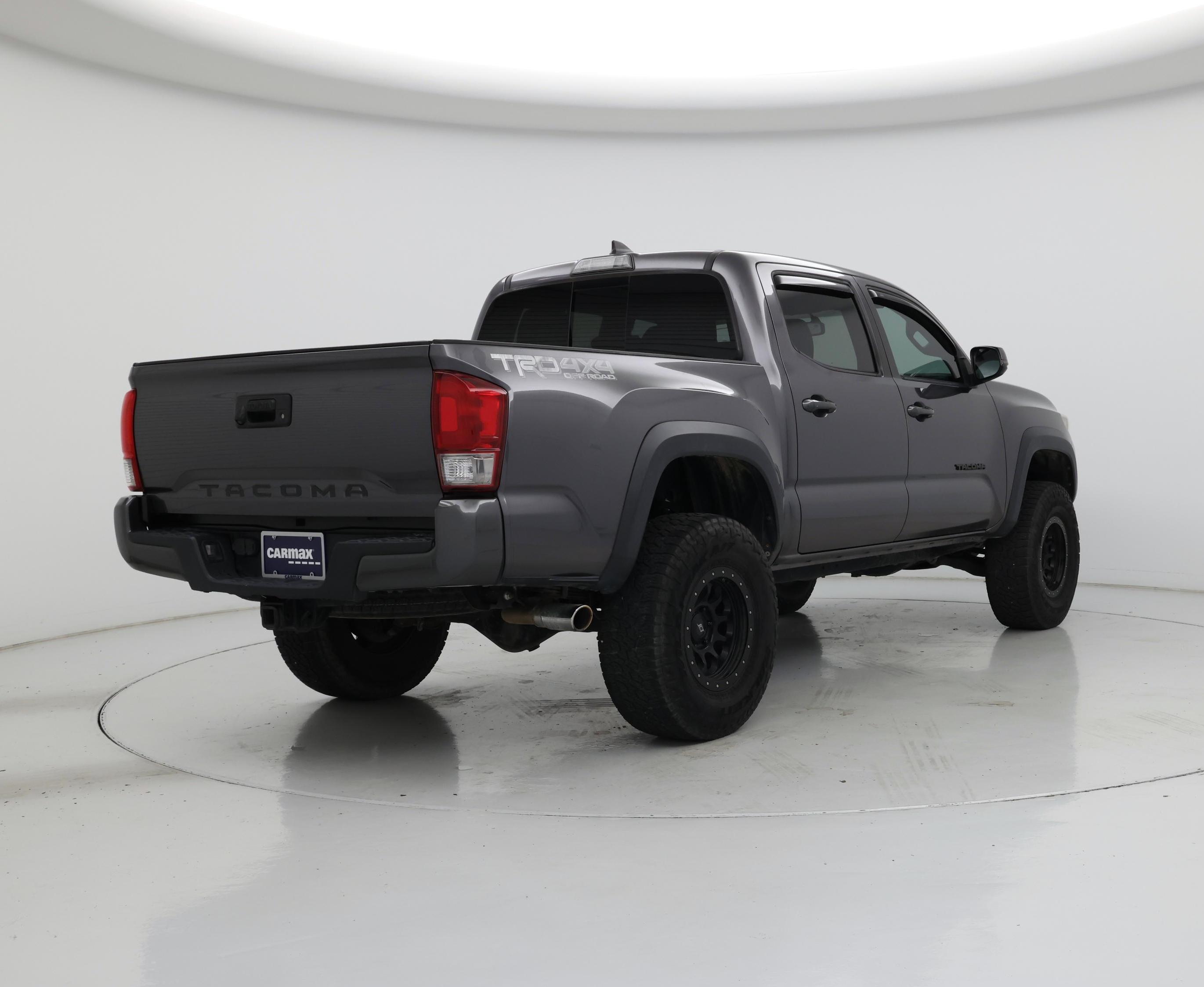 Thumbnail: 2017 Toyota Tacoma - 8