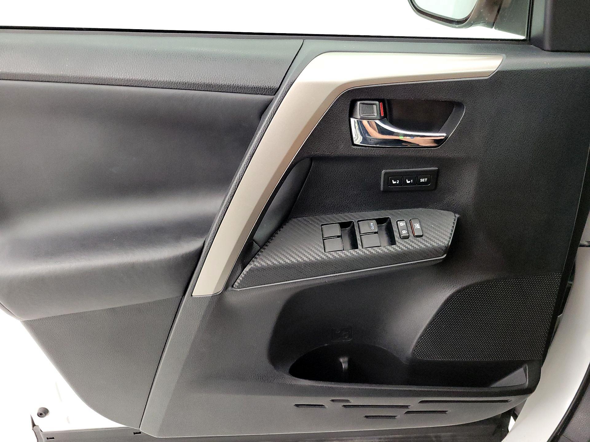 Thumbnail: 2014 Toyota RAV4 - 12