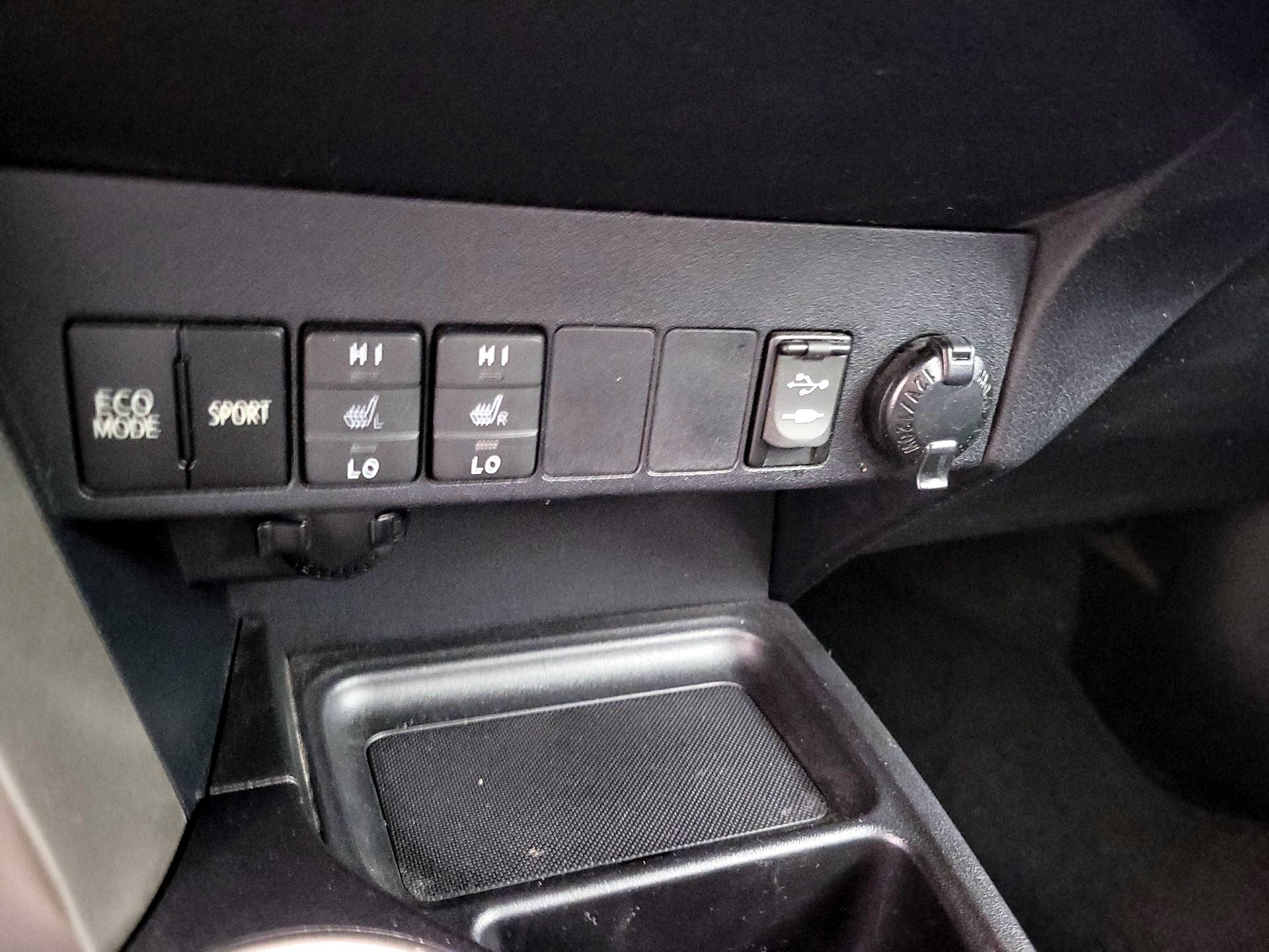 Thumbnail: 2014 Toyota RAV4 - 18