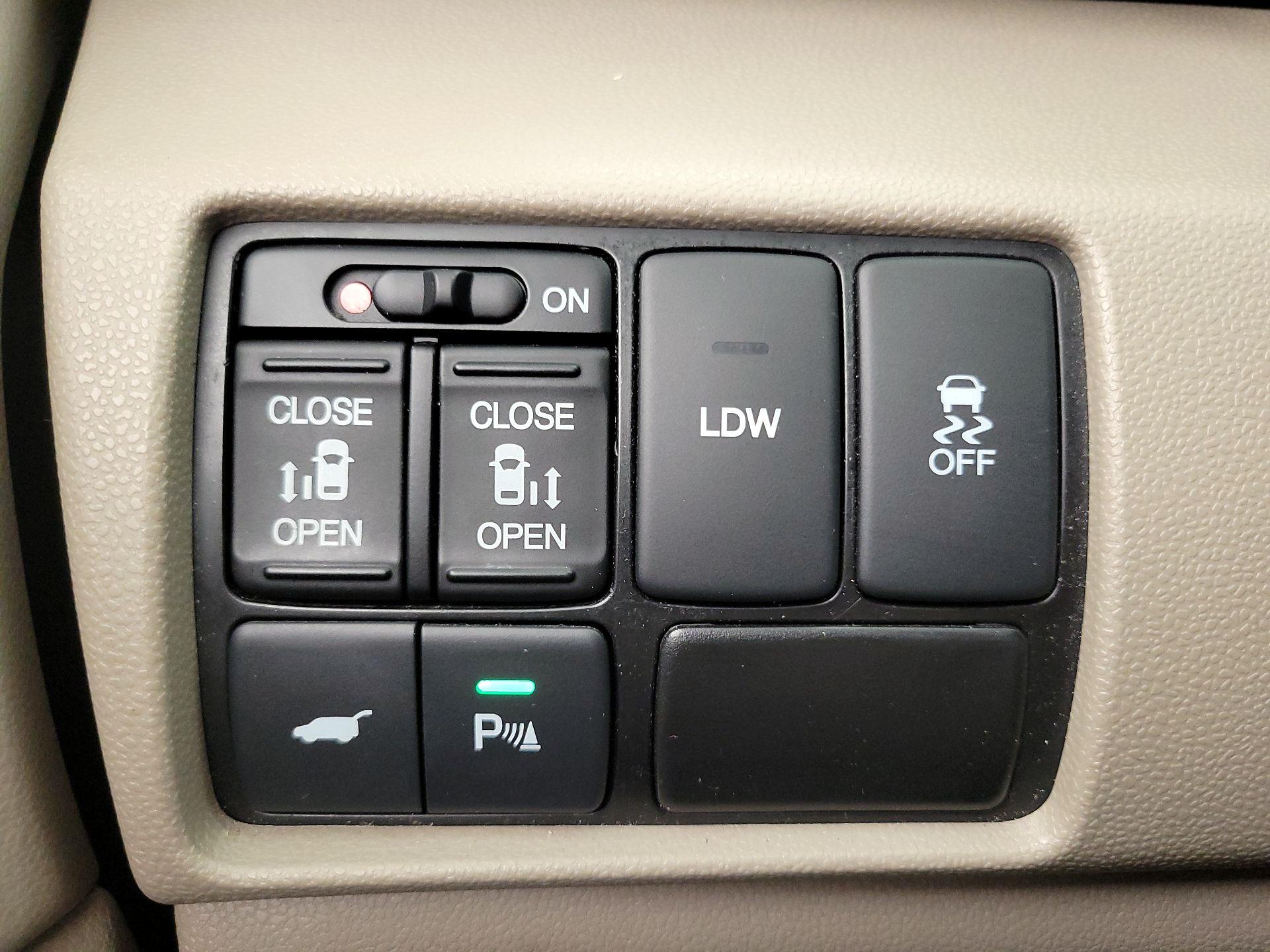 Thumbnail: 2016 Honda Odyssey - 13
