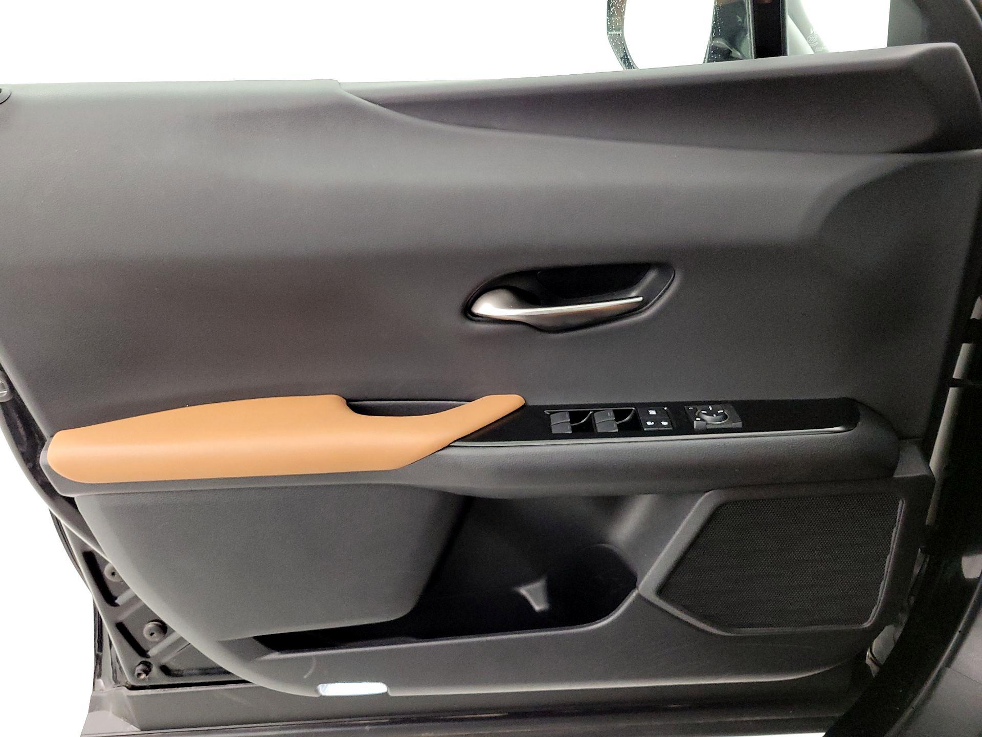 Thumbnail: 2022 Lexus UX - 12