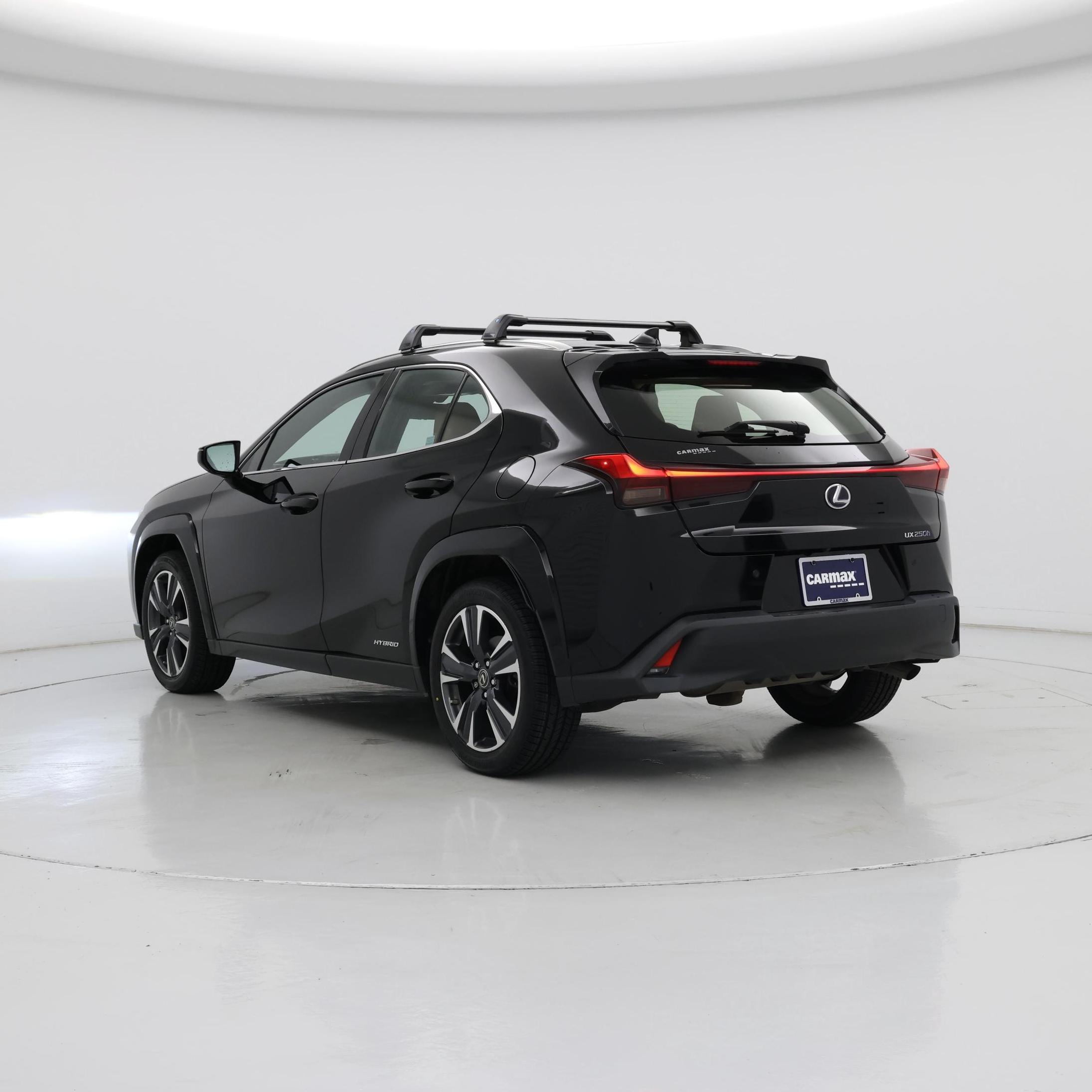 Thumbnail: 2022 Lexus UX - 2