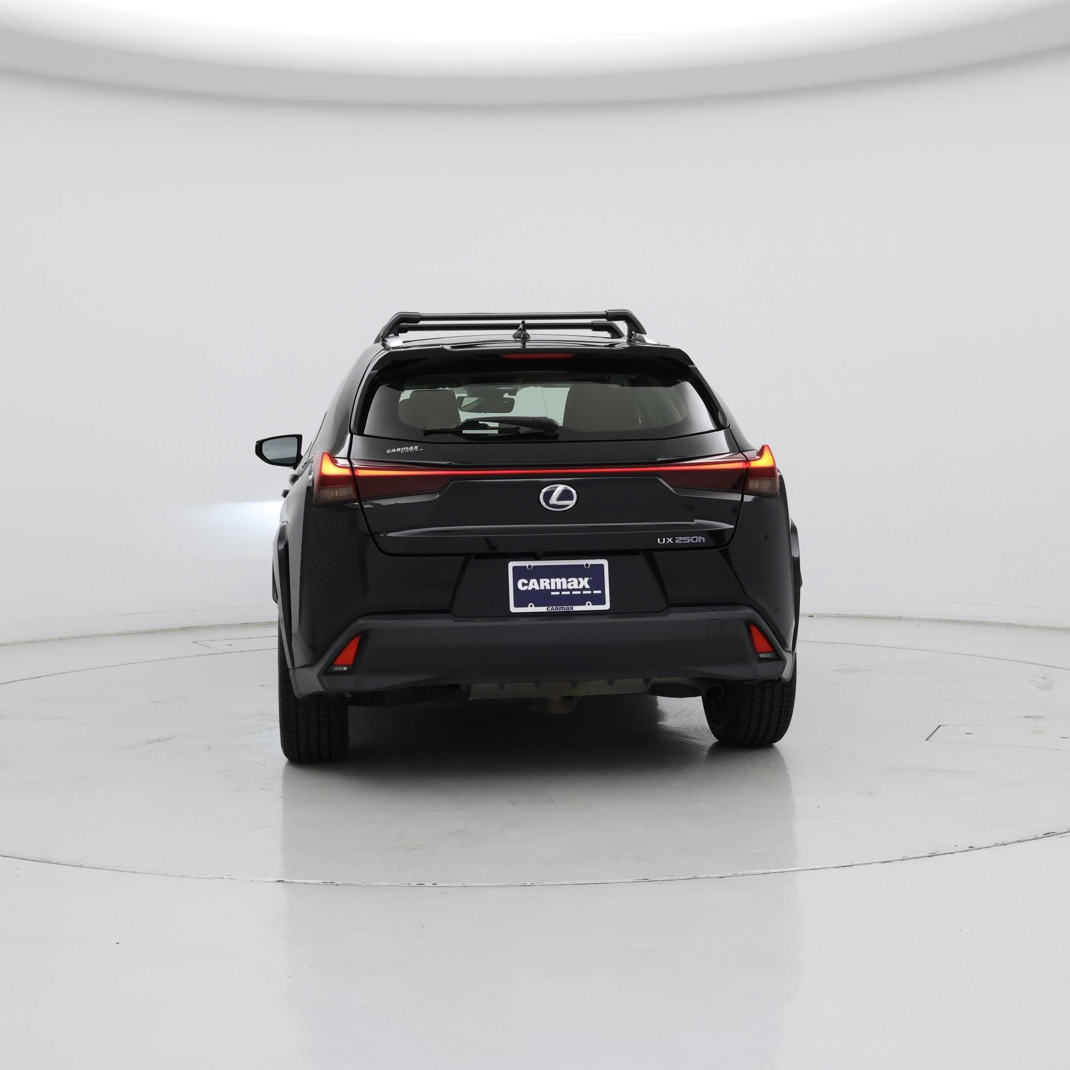 Thumbnail: 2022 Lexus UX - 6