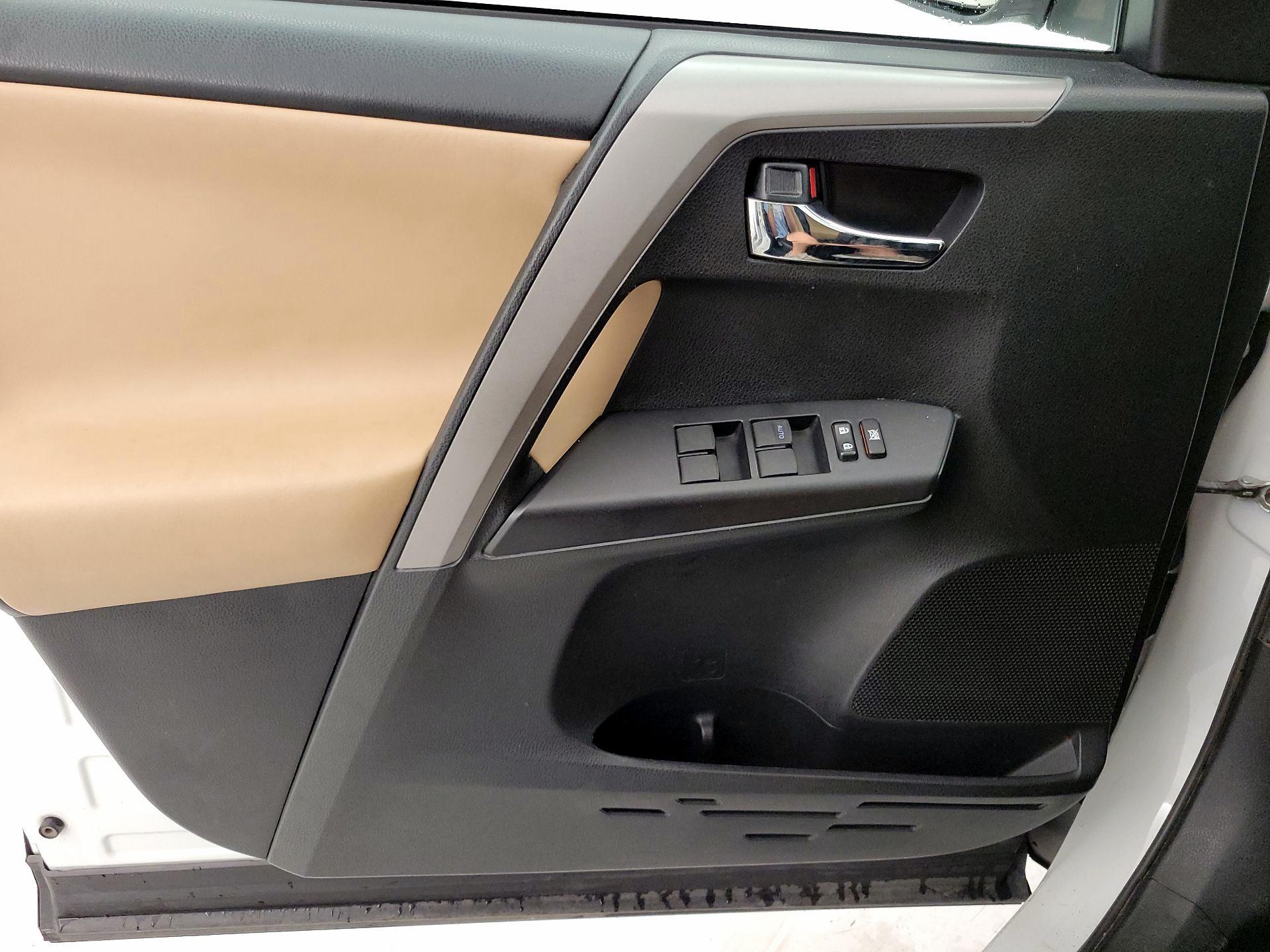 Thumbnail: 2017 Toyota RAV4 - 12
