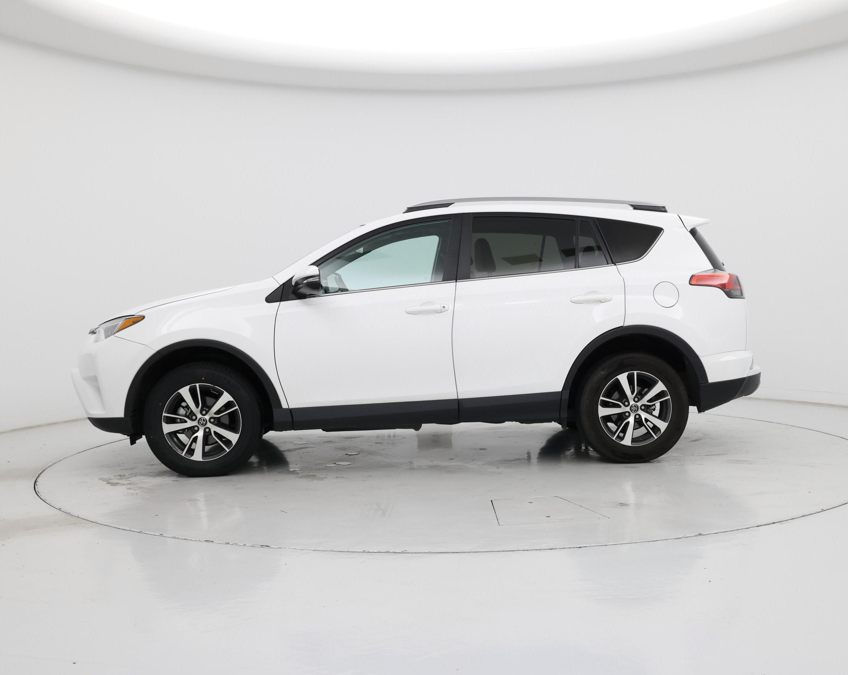 Thumbnail: 2017 Toyota RAV4 - 3