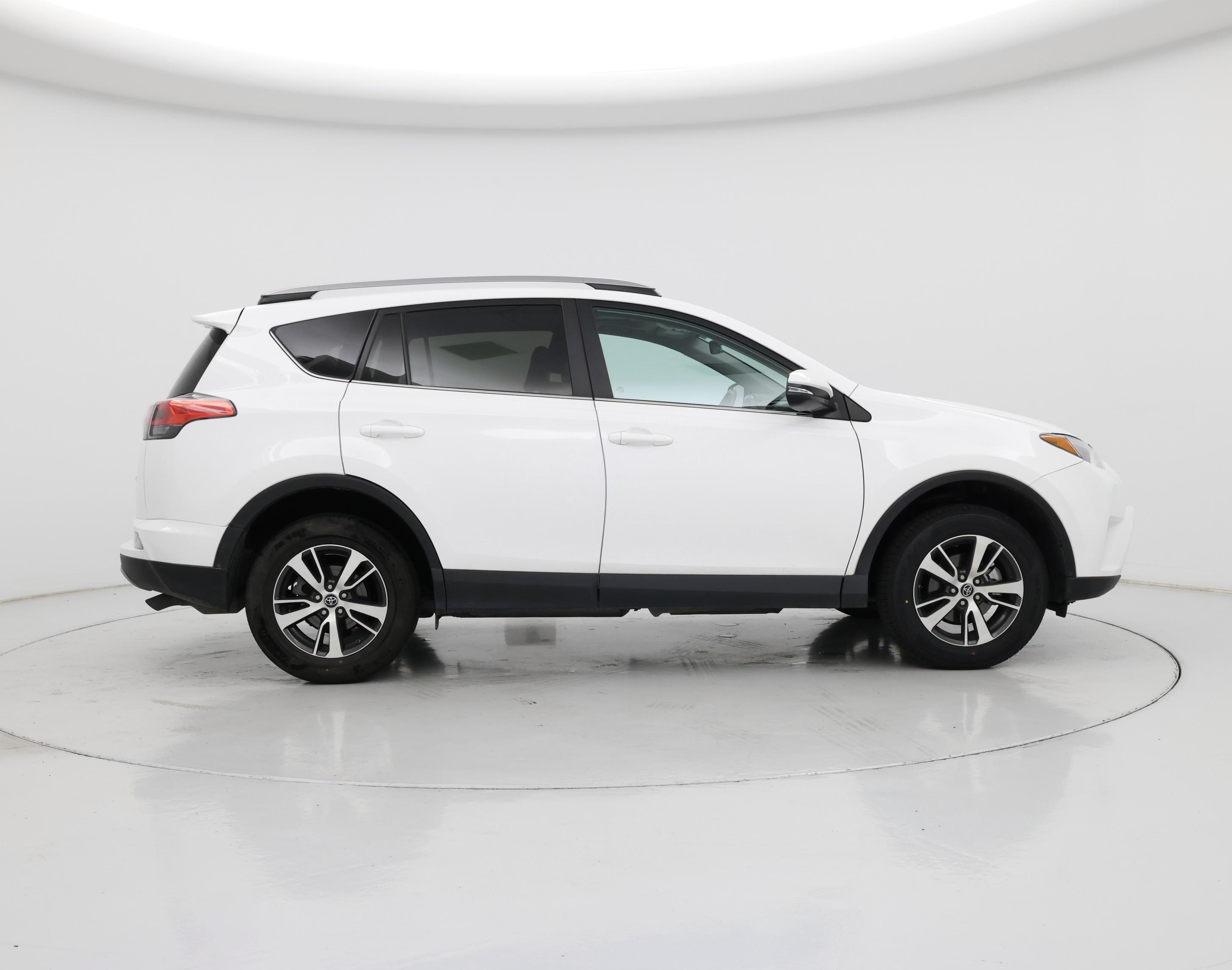 Thumbnail: 2017 Toyota RAV4 - 7