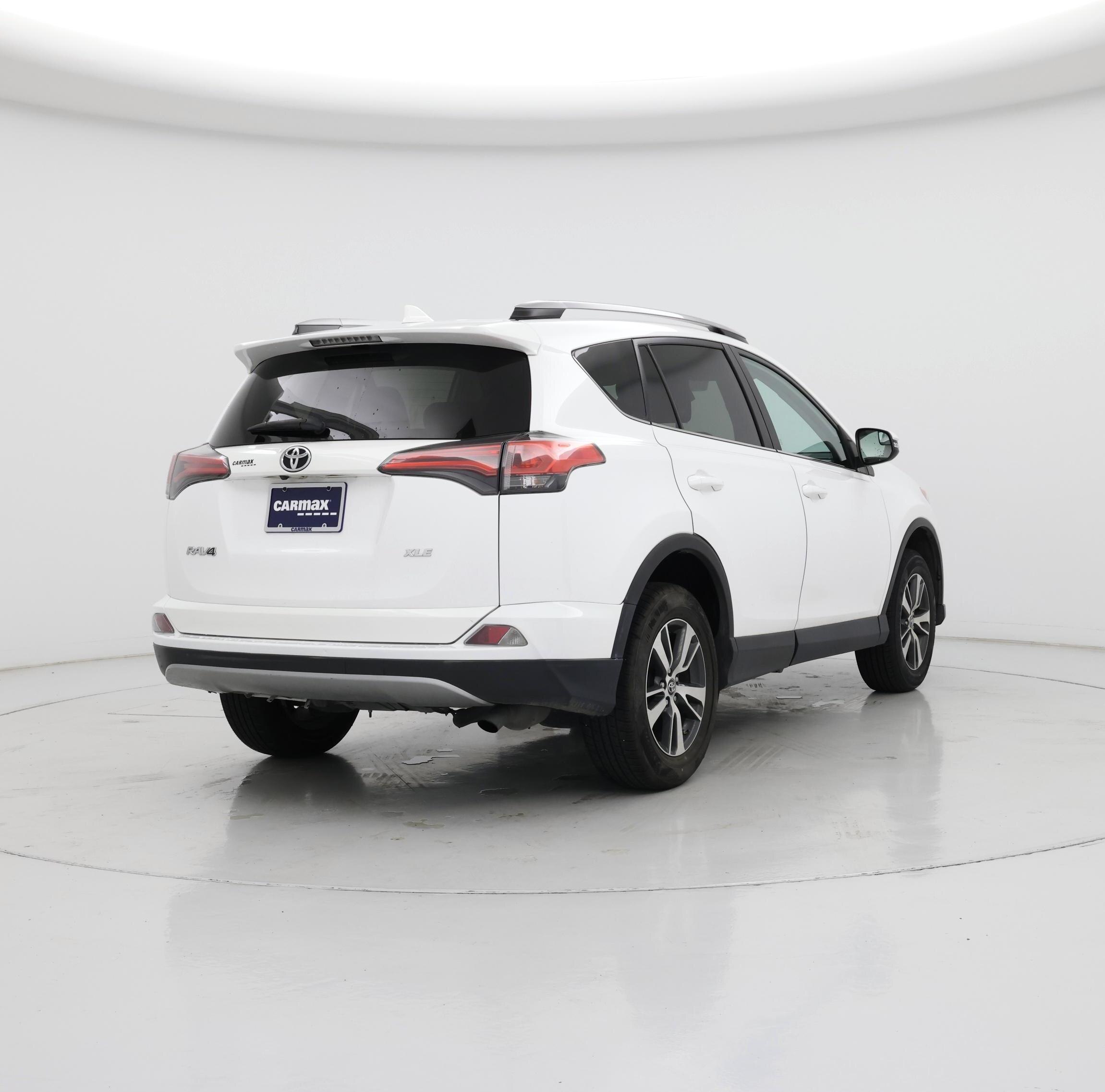 Thumbnail: 2017 Toyota RAV4 - 8