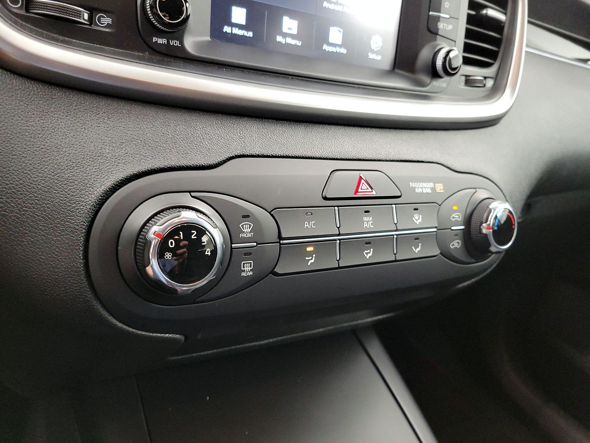 Thumbnail: 2020 Kia Sorento - 16