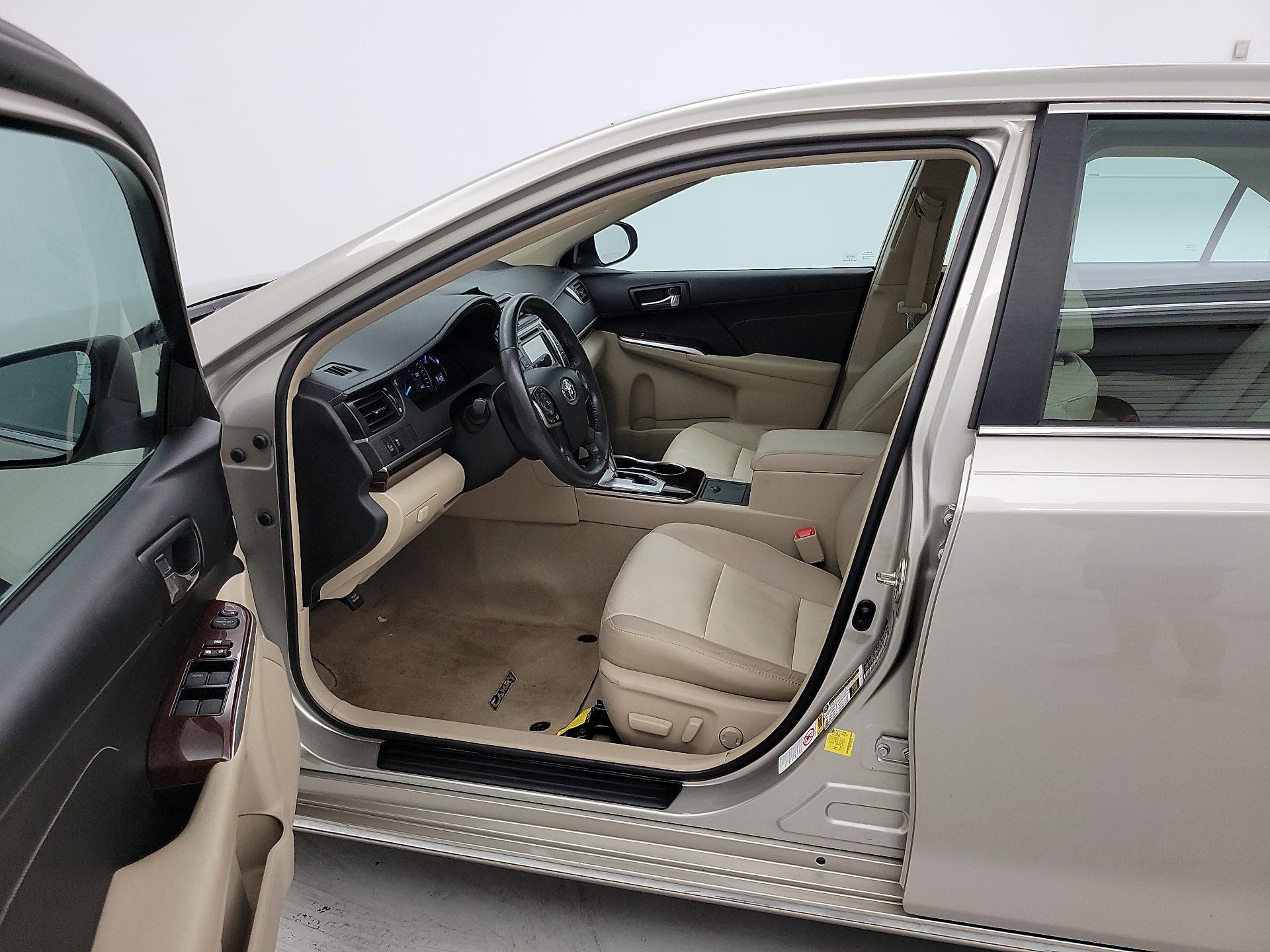 Thumbnail: 2014 Toyota Camry - 11