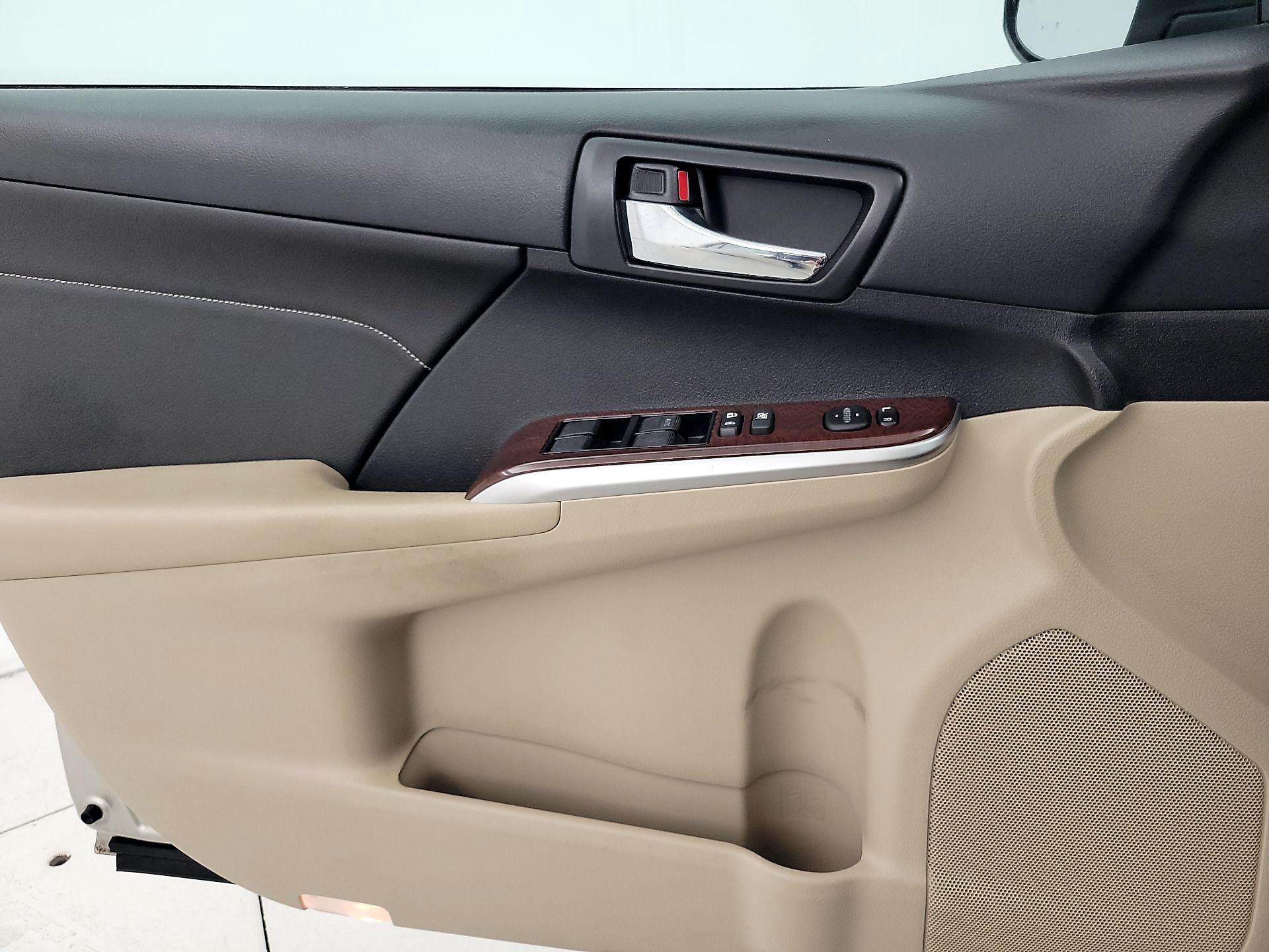 Thumbnail: 2014 Toyota Camry - 12