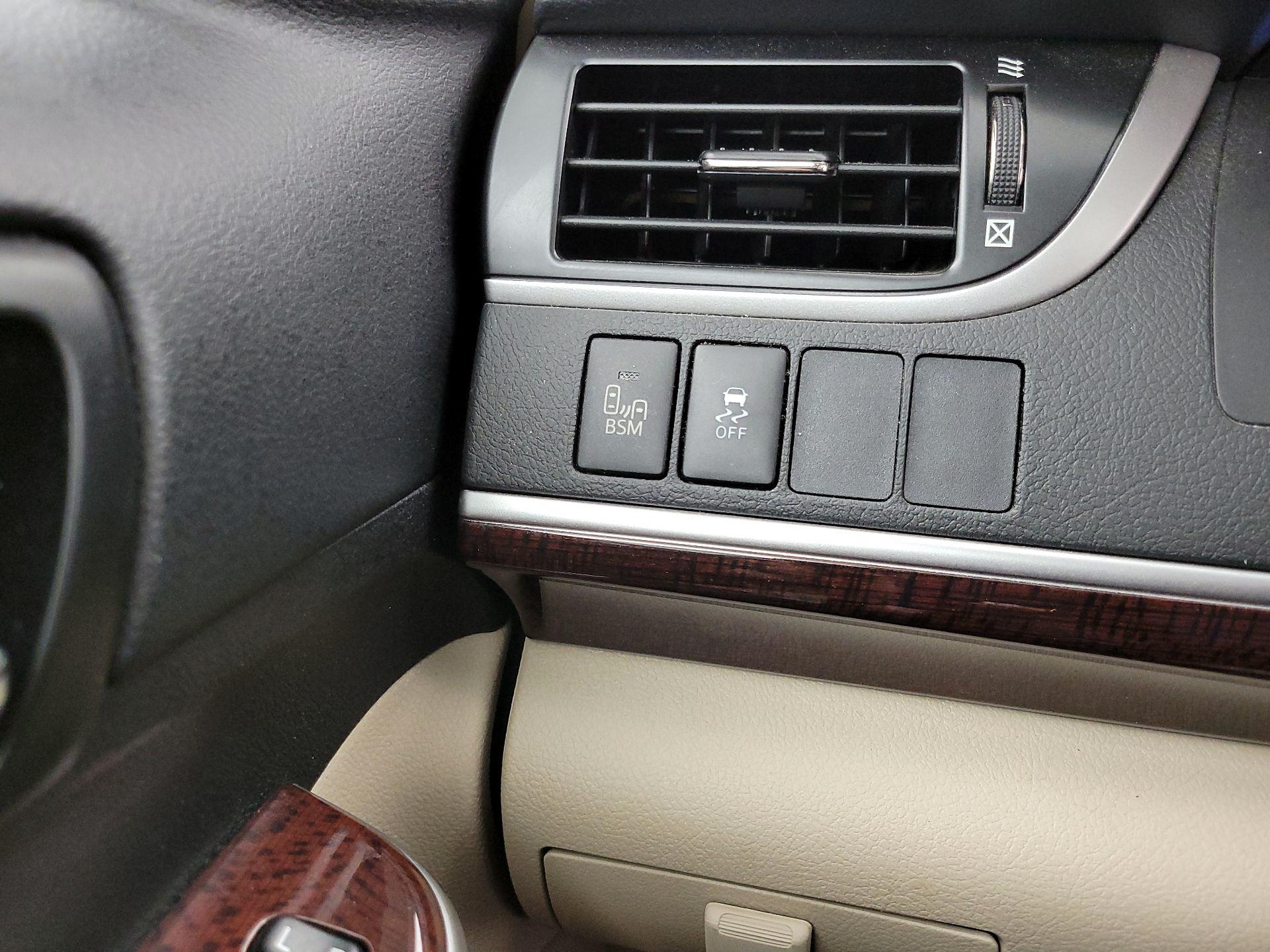 Thumbnail: 2014 Toyota Camry - 13