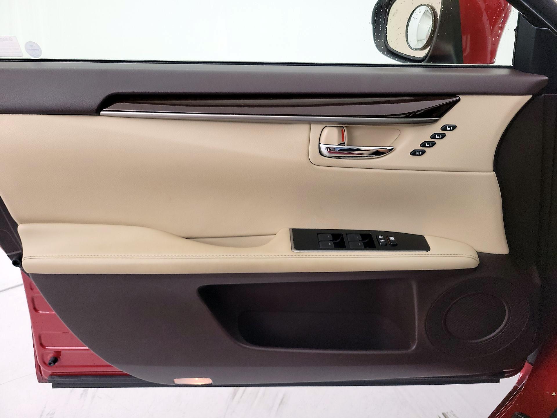Thumbnail: 2016 Lexus ES - 12