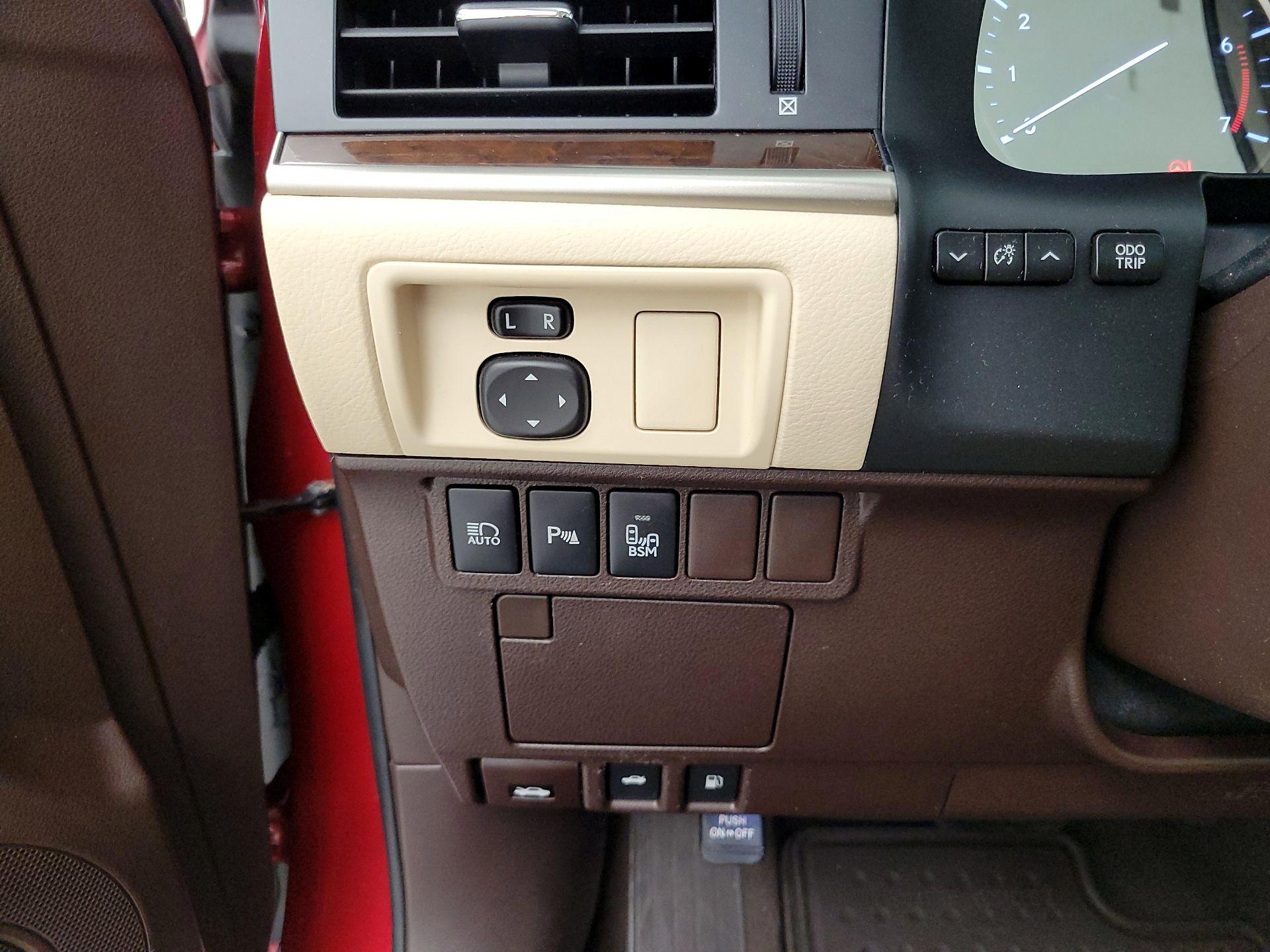 Thumbnail: 2016 Lexus ES - 13