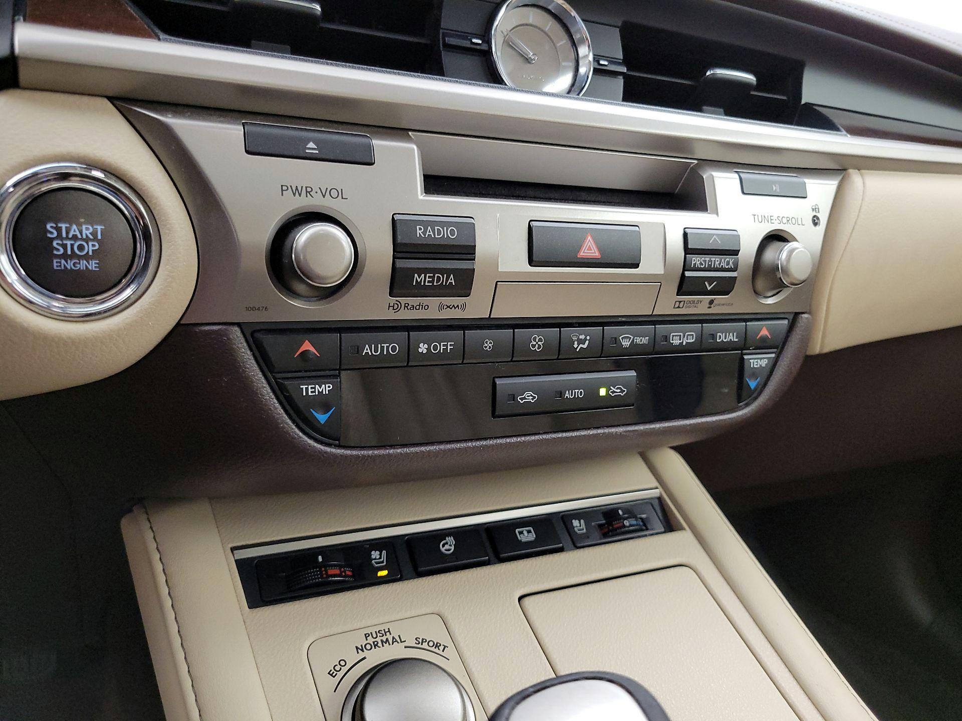 Thumbnail: 2016 Lexus ES - 17