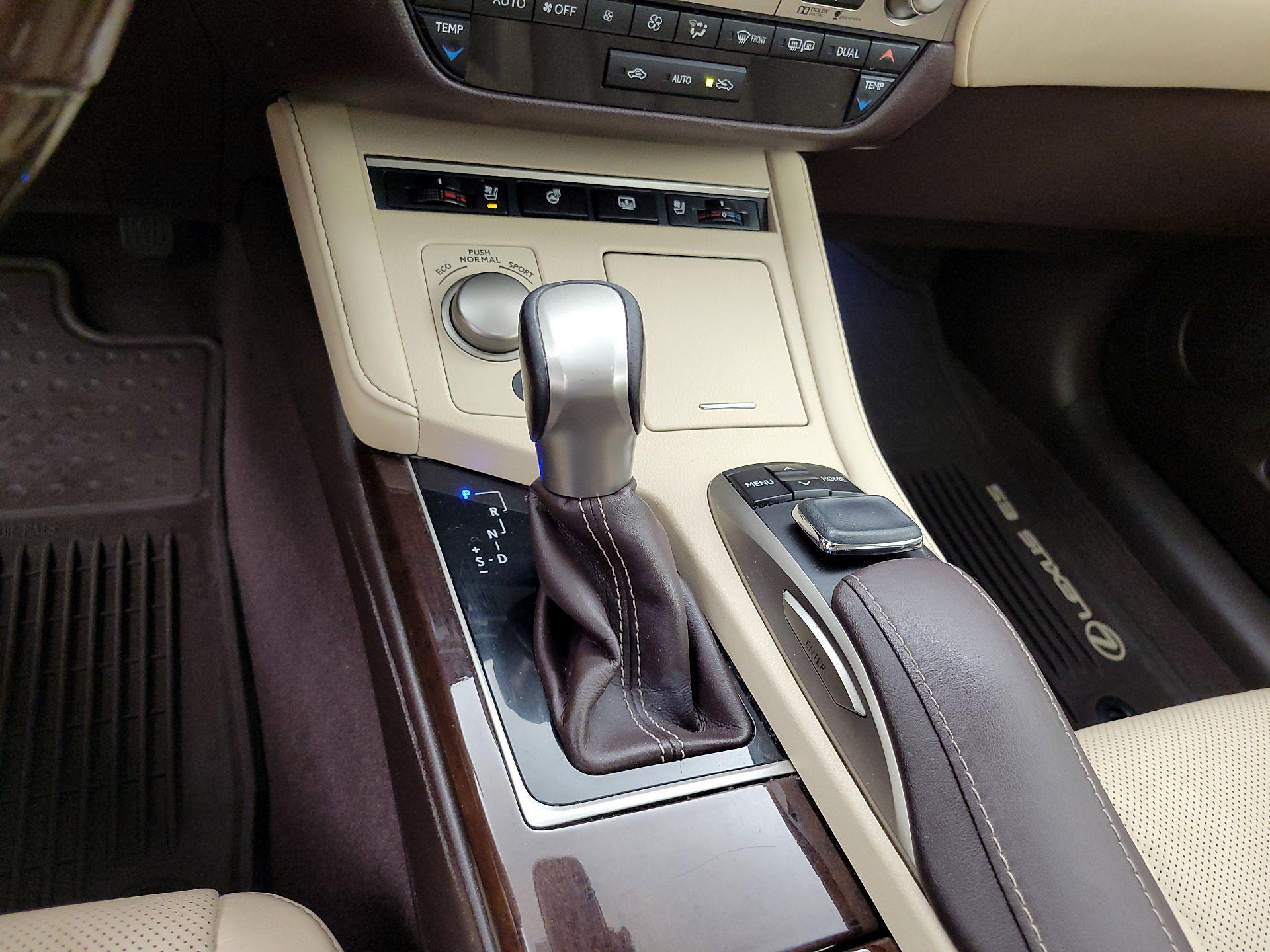 Thumbnail: 2016 Lexus ES - 18
