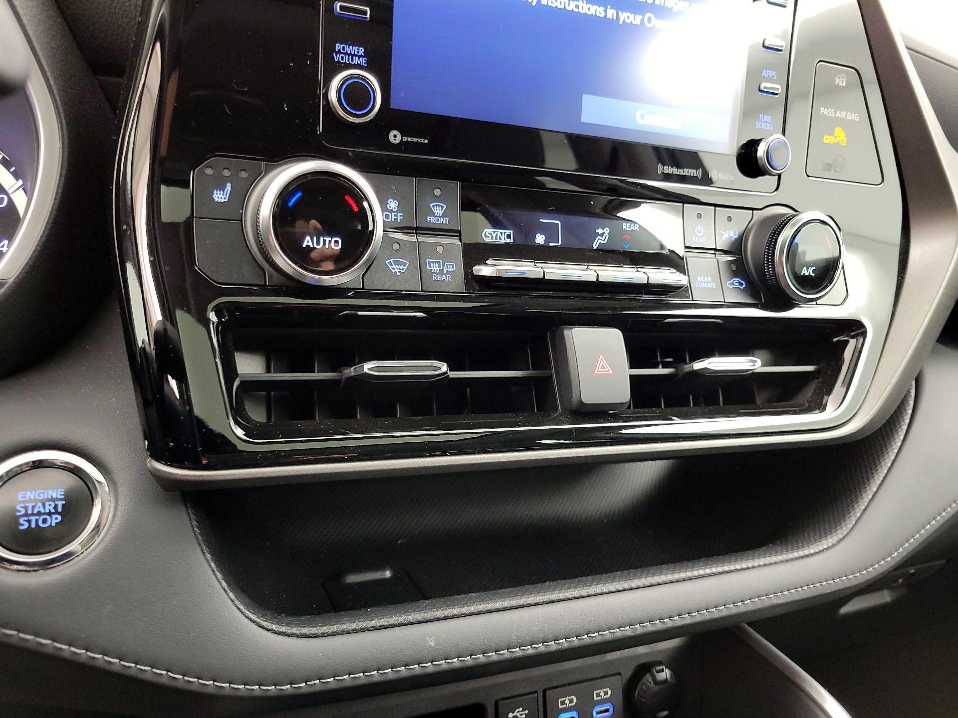 Thumbnail: 2022 Toyota Highlander - 16