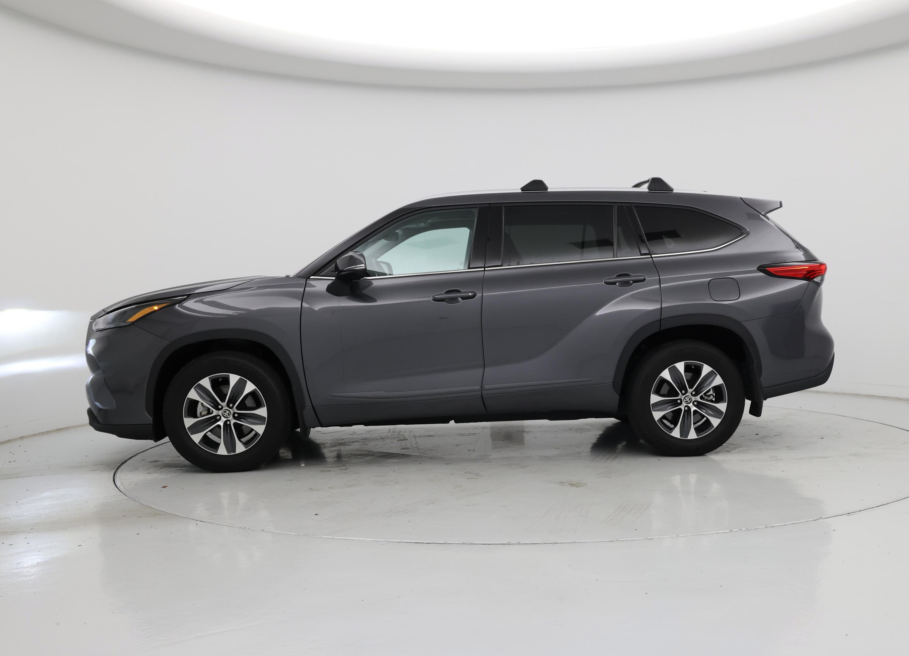 Thumbnail: 2022 Toyota Highlander - 3