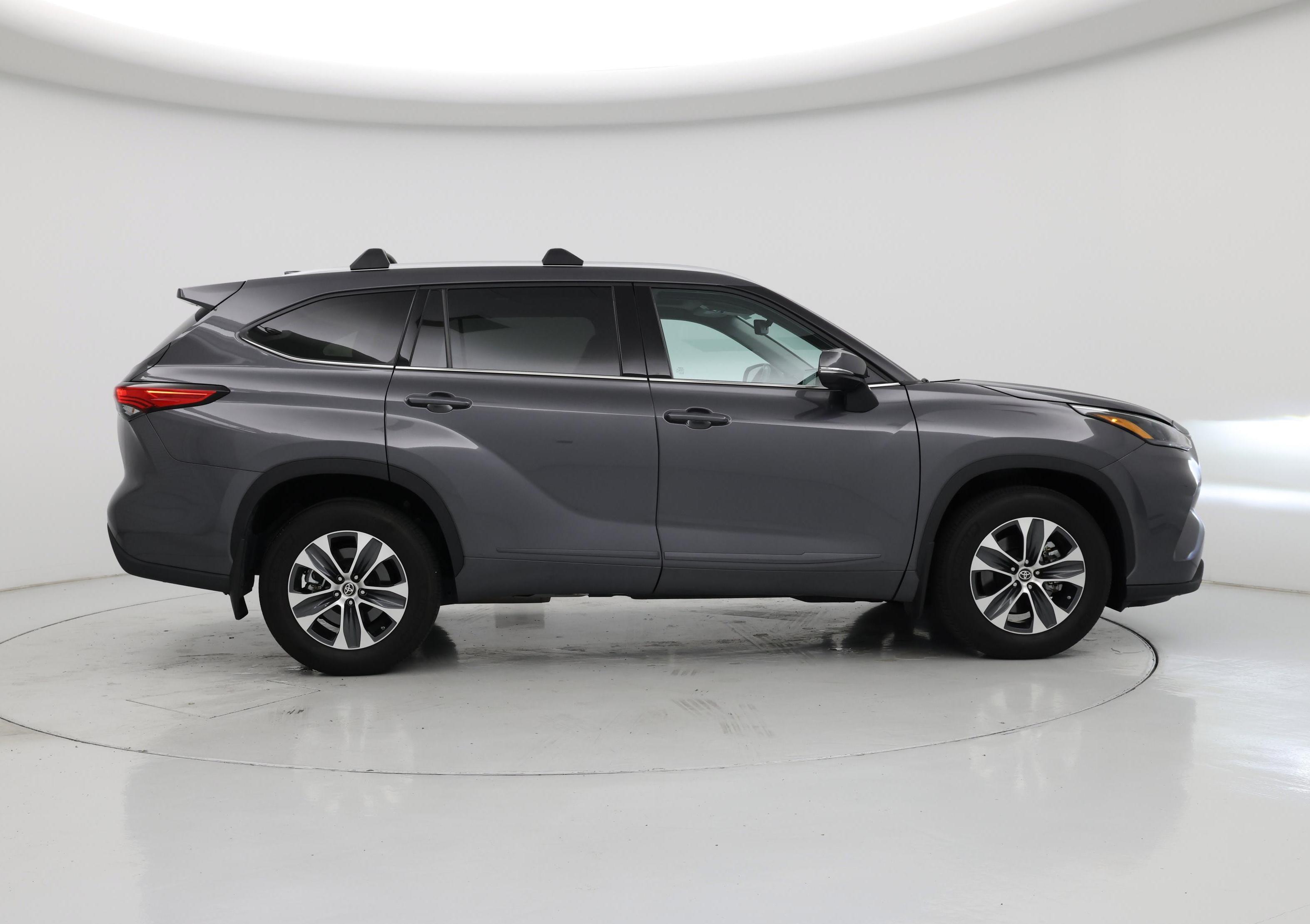 Thumbnail: 2022 Toyota Highlander - 7