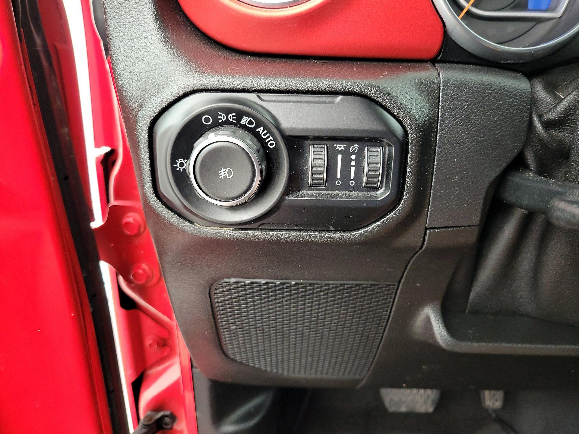 Thumbnail: 2018 Jeep Wrangler - 13