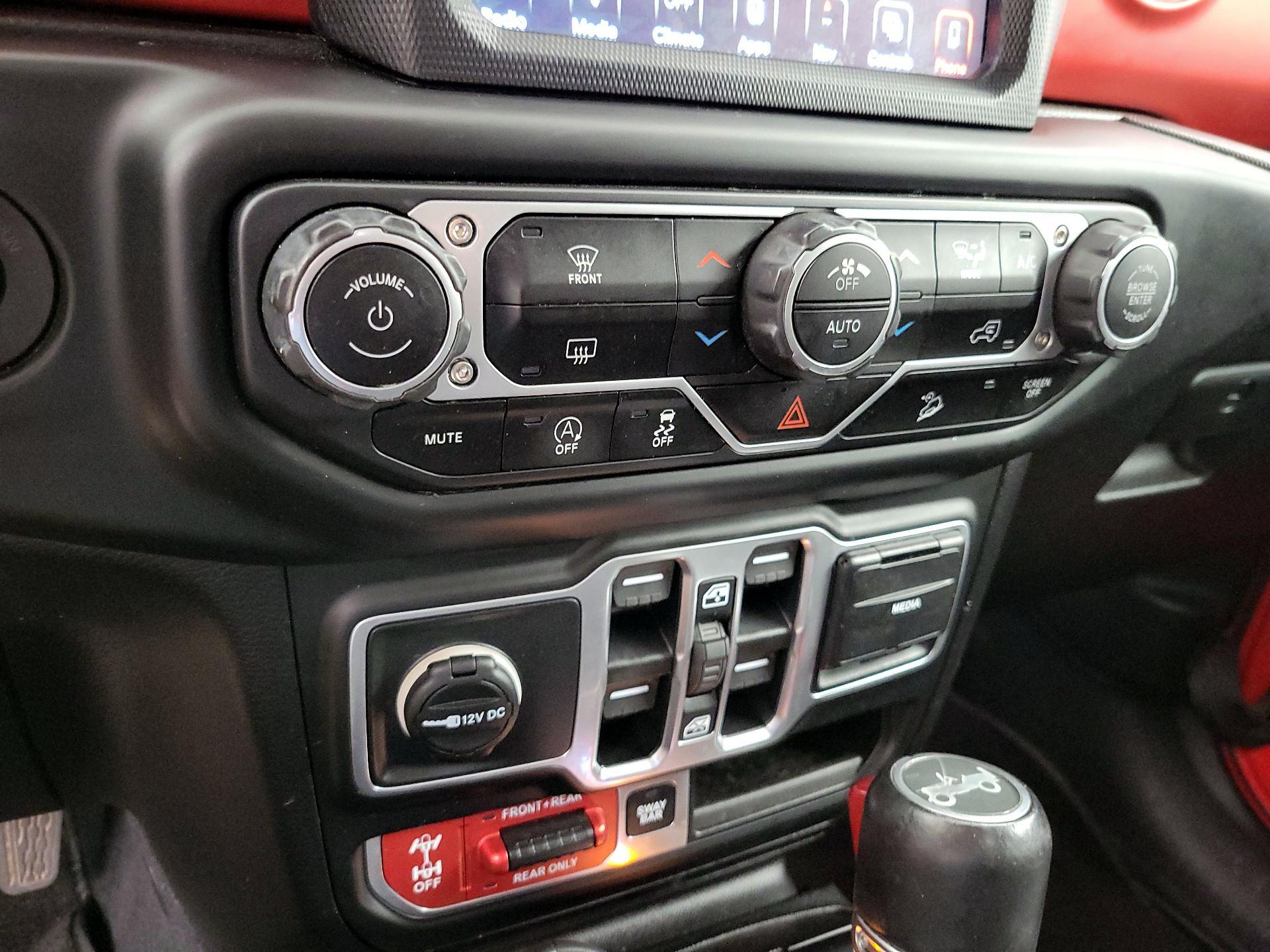 Thumbnail: 2018 Jeep Wrangler - 17