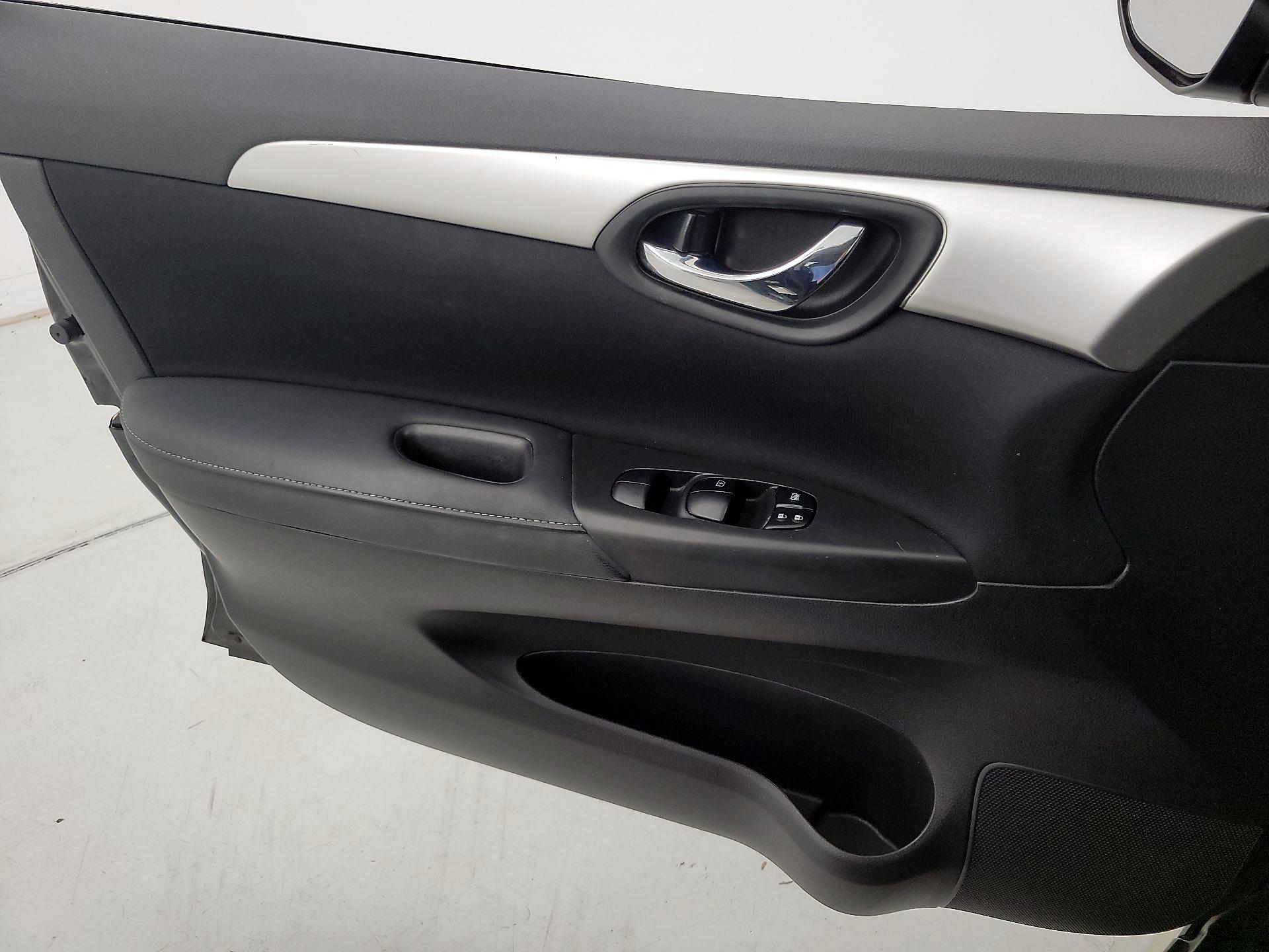 Thumbnail: 2019 Nissan Sentra - 12