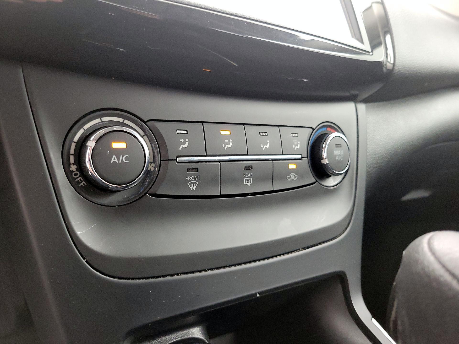 Thumbnail: 2019 Nissan Sentra - 16
