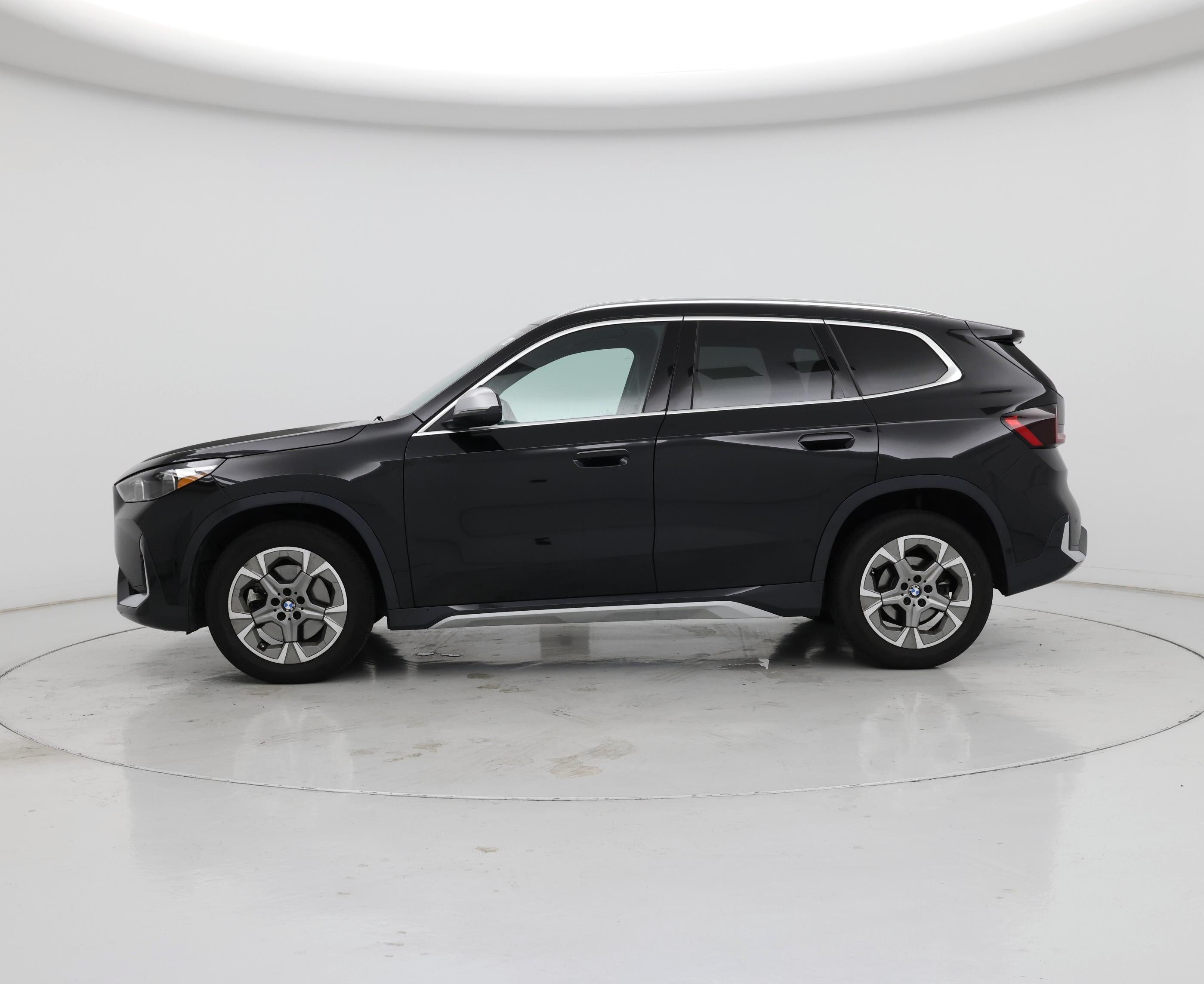 Thumbnail: 2023 BMW X1 - 3