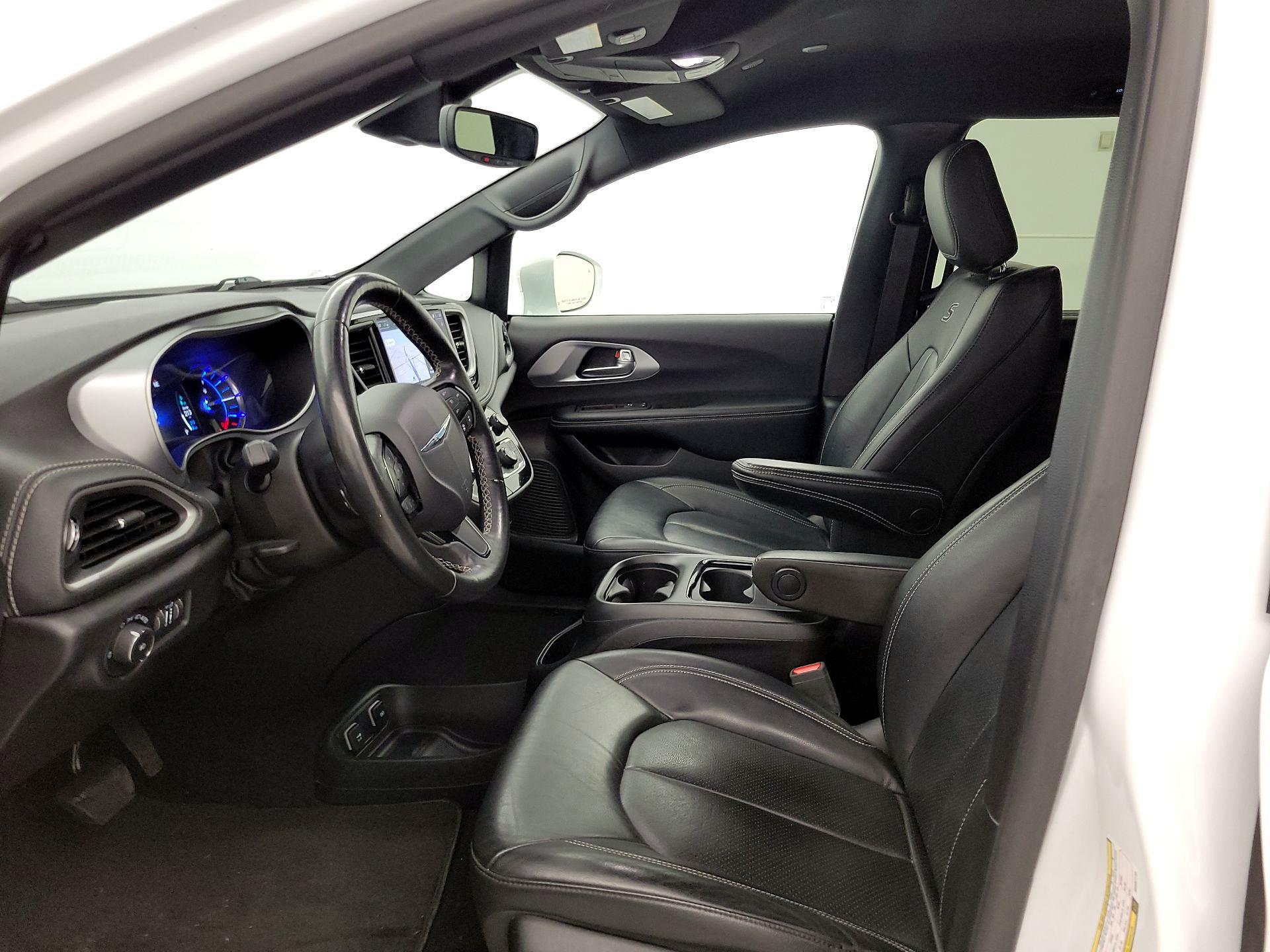 Thumbnail: 2021 Chrysler Pacifica - 11
