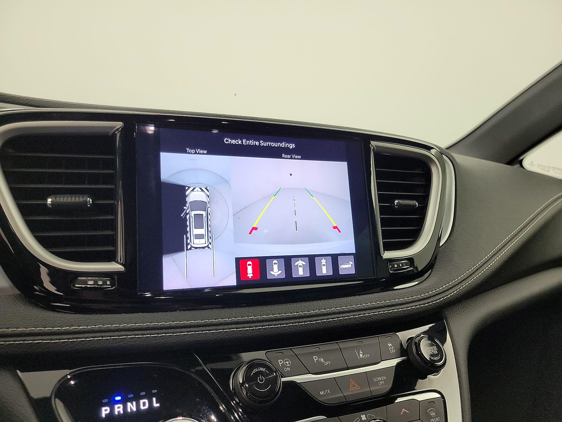 Thumbnail: 2021 Chrysler Pacifica - 14