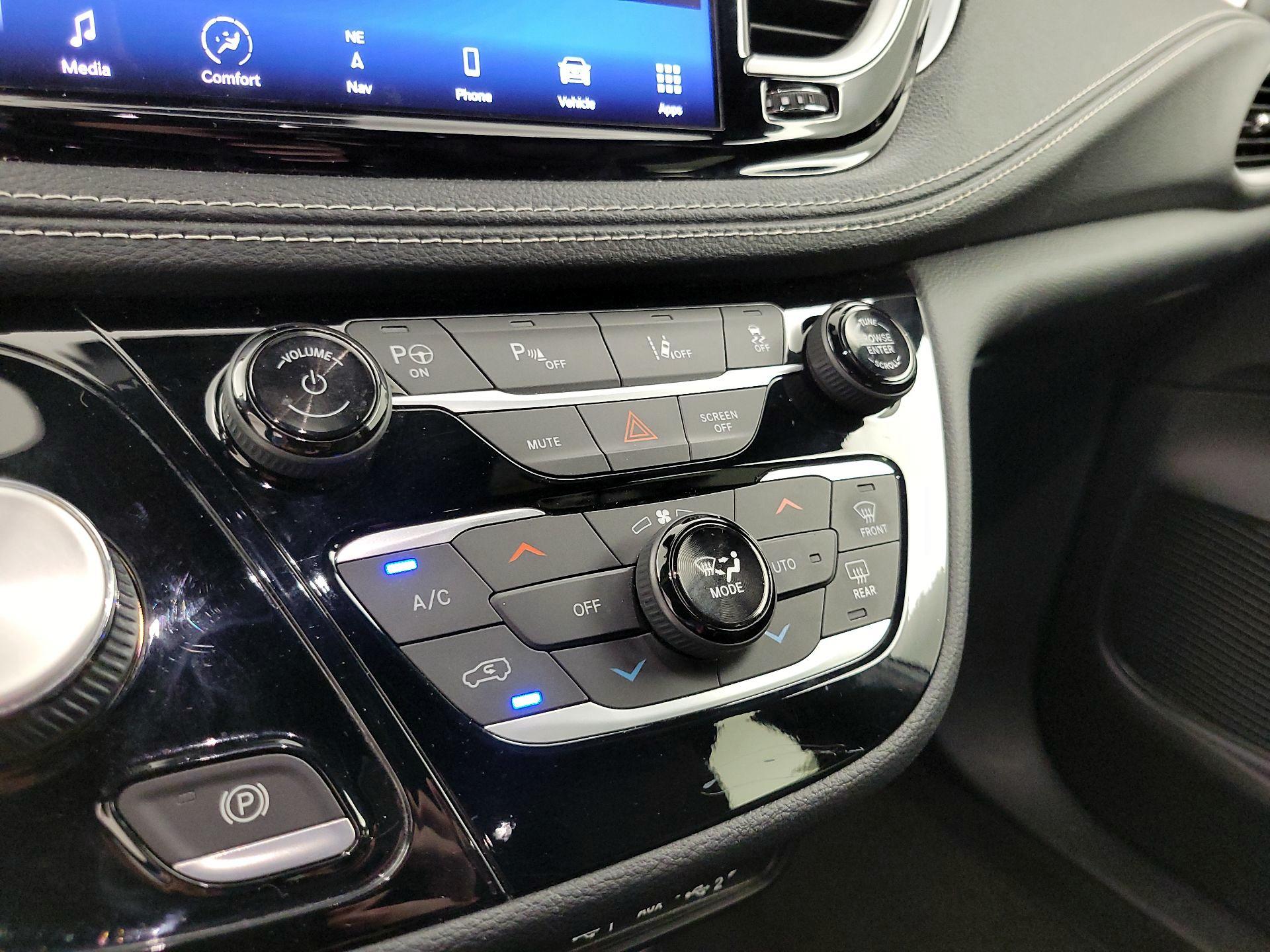 Thumbnail: 2021 Chrysler Pacifica - 16