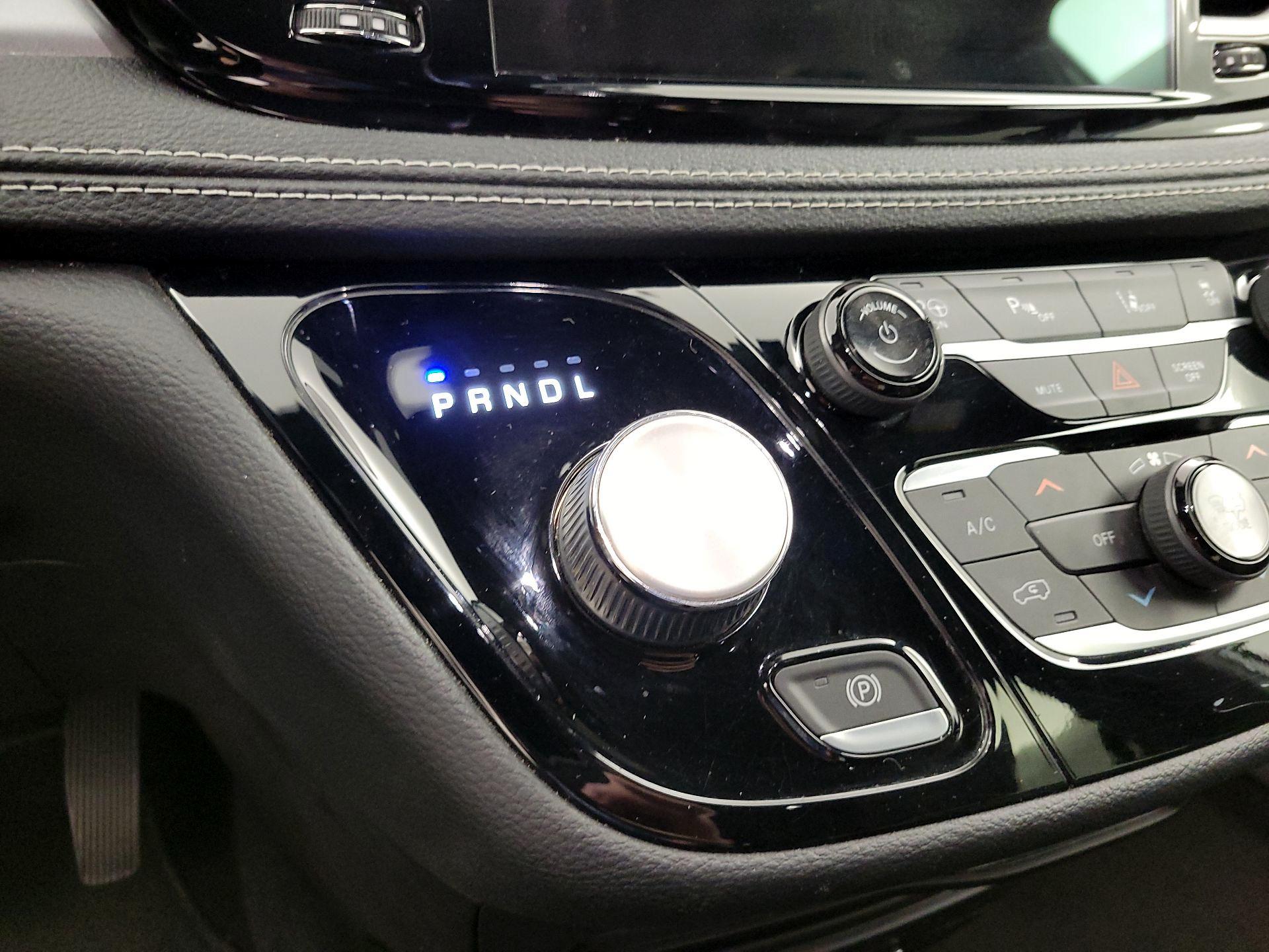 Thumbnail: 2021 Chrysler Pacifica - 17